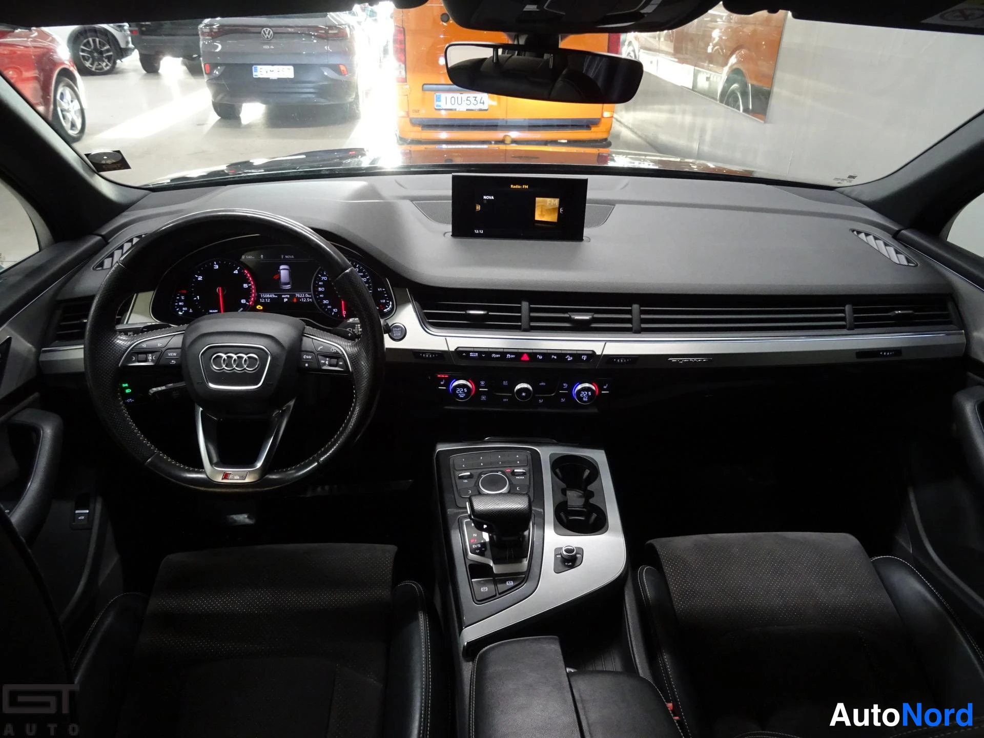 Musta Audi Q7 2015, ohjaamo, kuva 12