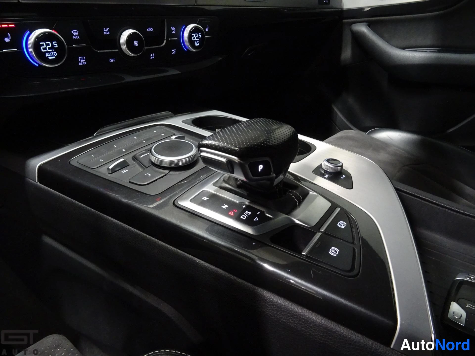 Musta Audi Q7 2015, yksityiskohta, kuva 20