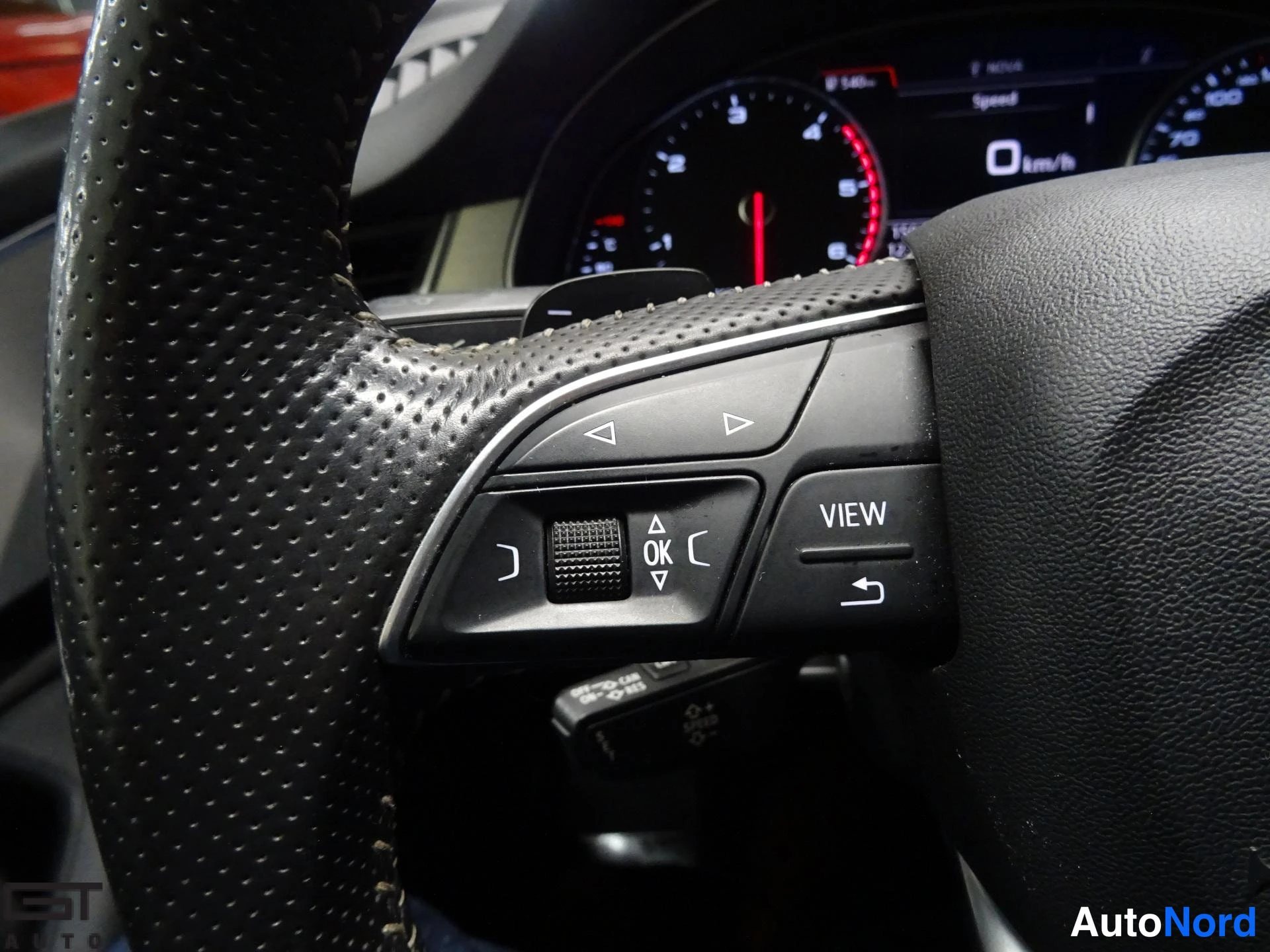 Musta Audi Q7 2015, yksityiskohta, kuva 21