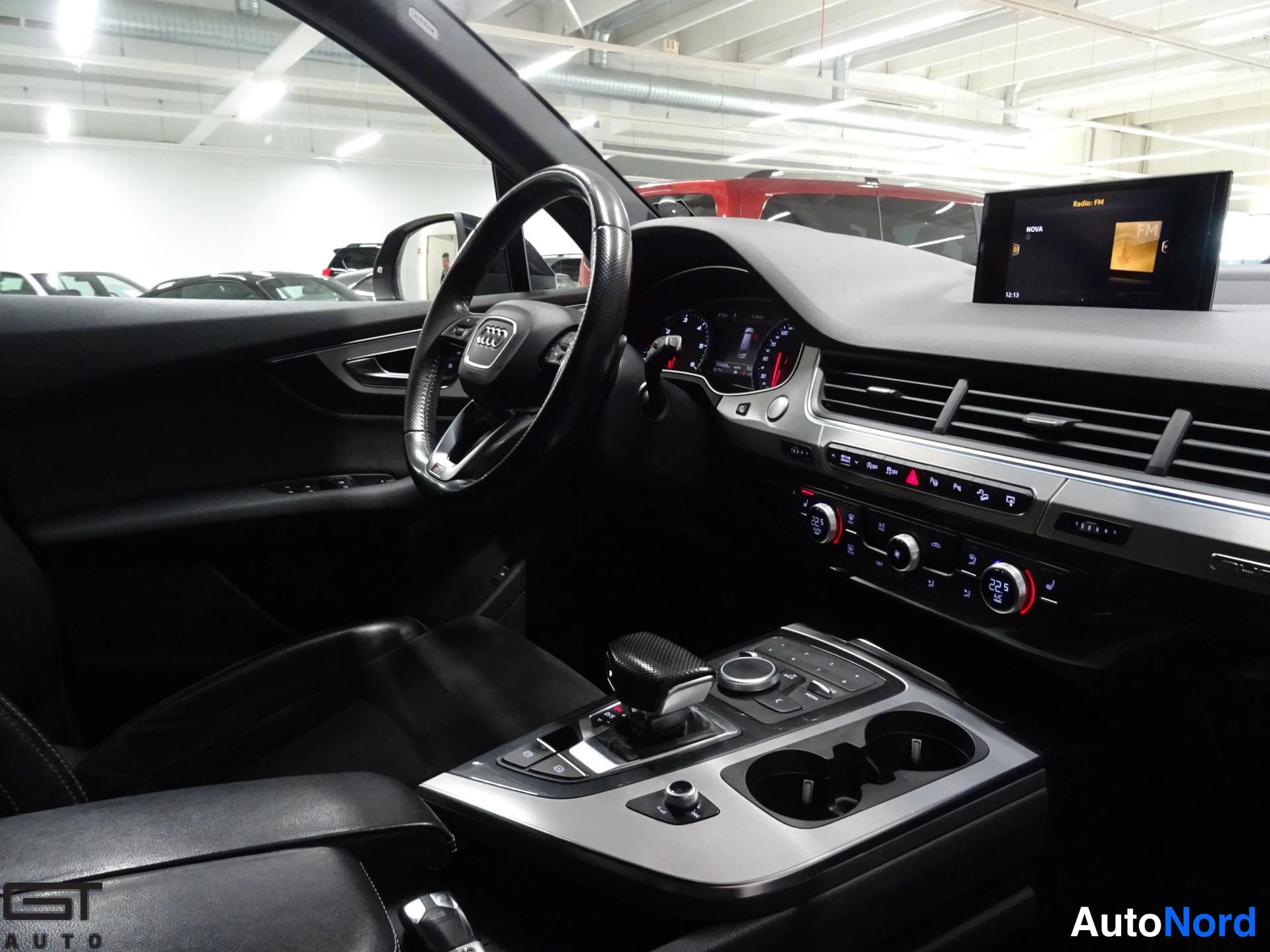 Musta Audi Q7 2015, ohjaamo, kuva 14