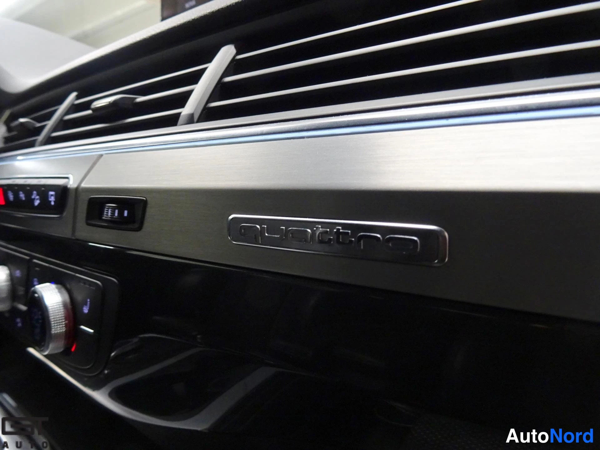 Musta Audi Q7 2015, yksityiskohta, kuva 28
