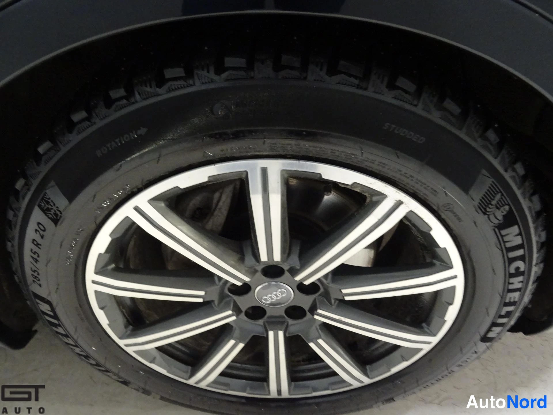 Musta Audi Q7 2015, yksityiskohta, kuva 29