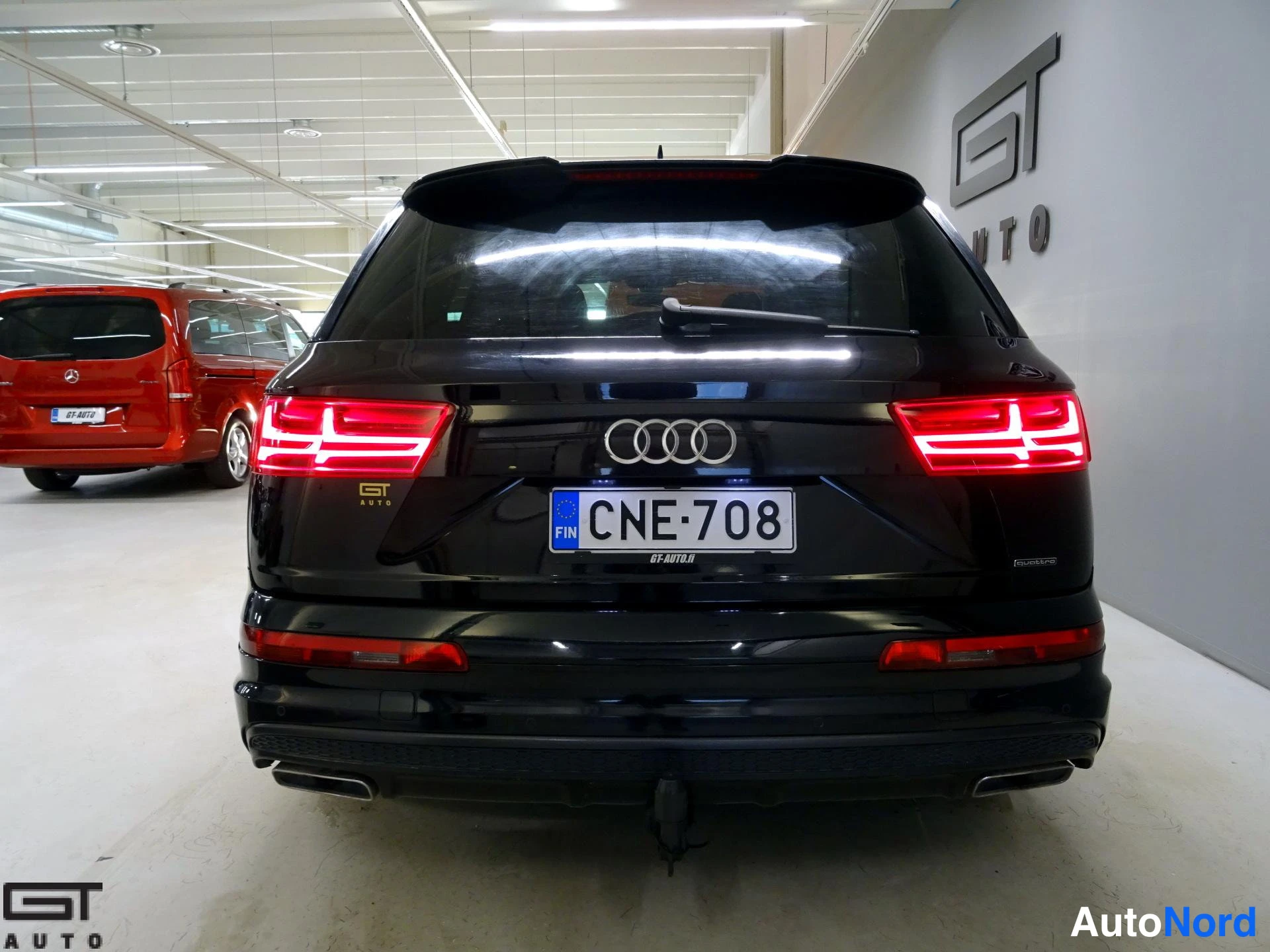 Musta Audi Q7 2015, takaa, kuva 10