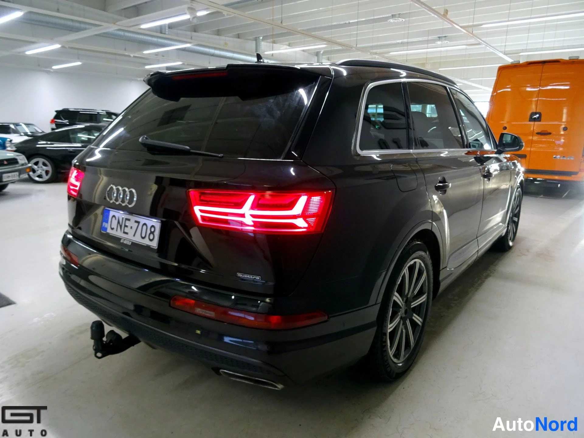 Musta Audi Q7 2015, takaviisto, kuva 7
