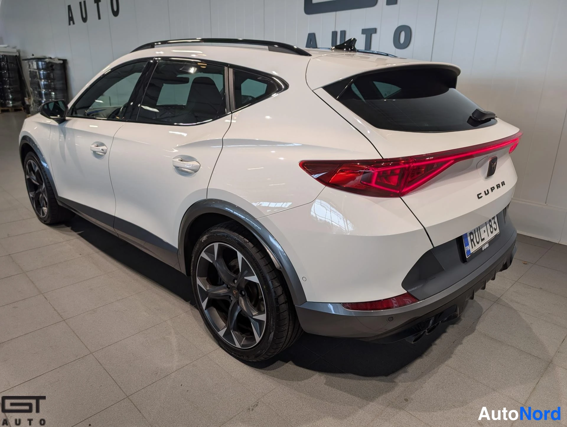 Valkoinen Cupra Formentor 2021, takaviisto, kuva 8