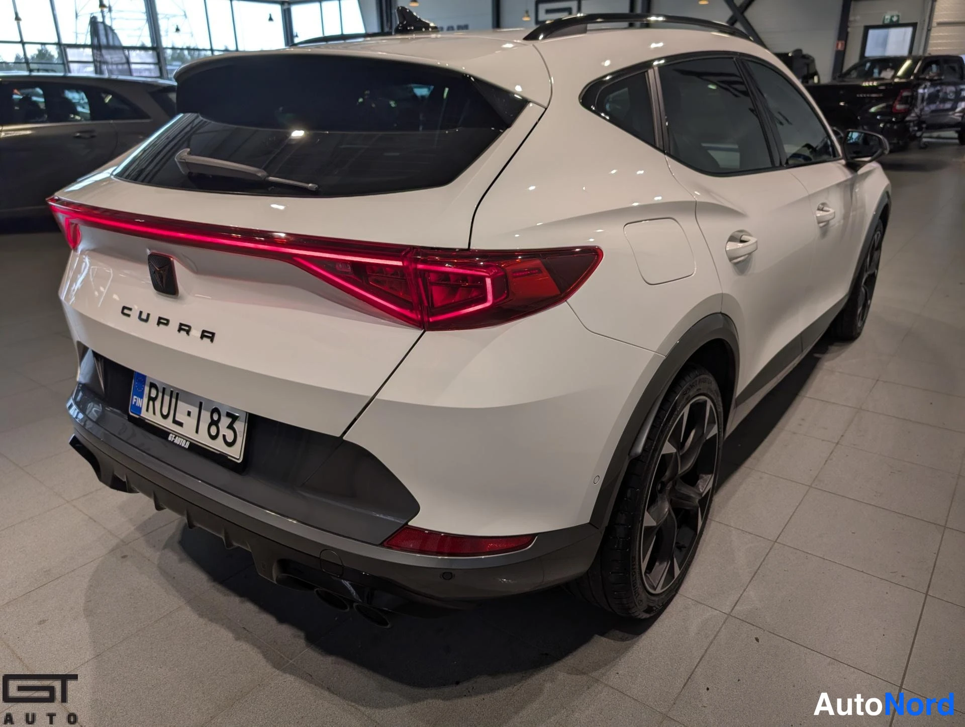 Valkoinen Cupra Formentor 2021, takaviisto, kuva 7