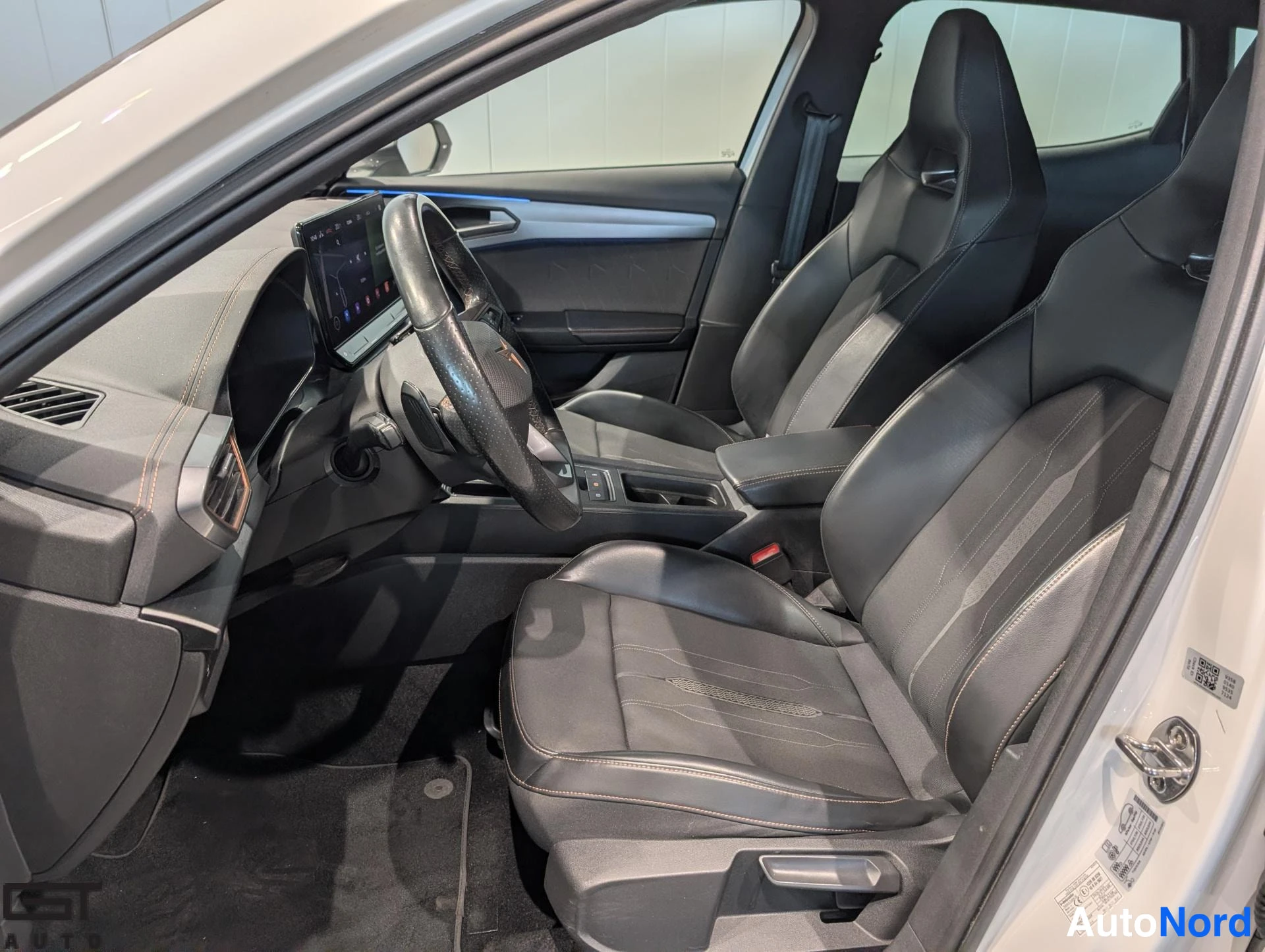 Valkoinen Cupra Formentor 2021, etuistuimet, kuva 13