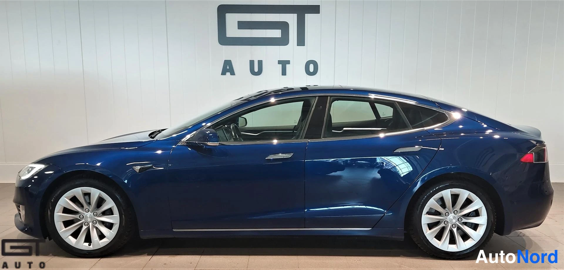 Sininen Tesla Model S 2018, sivulta, kuva 4