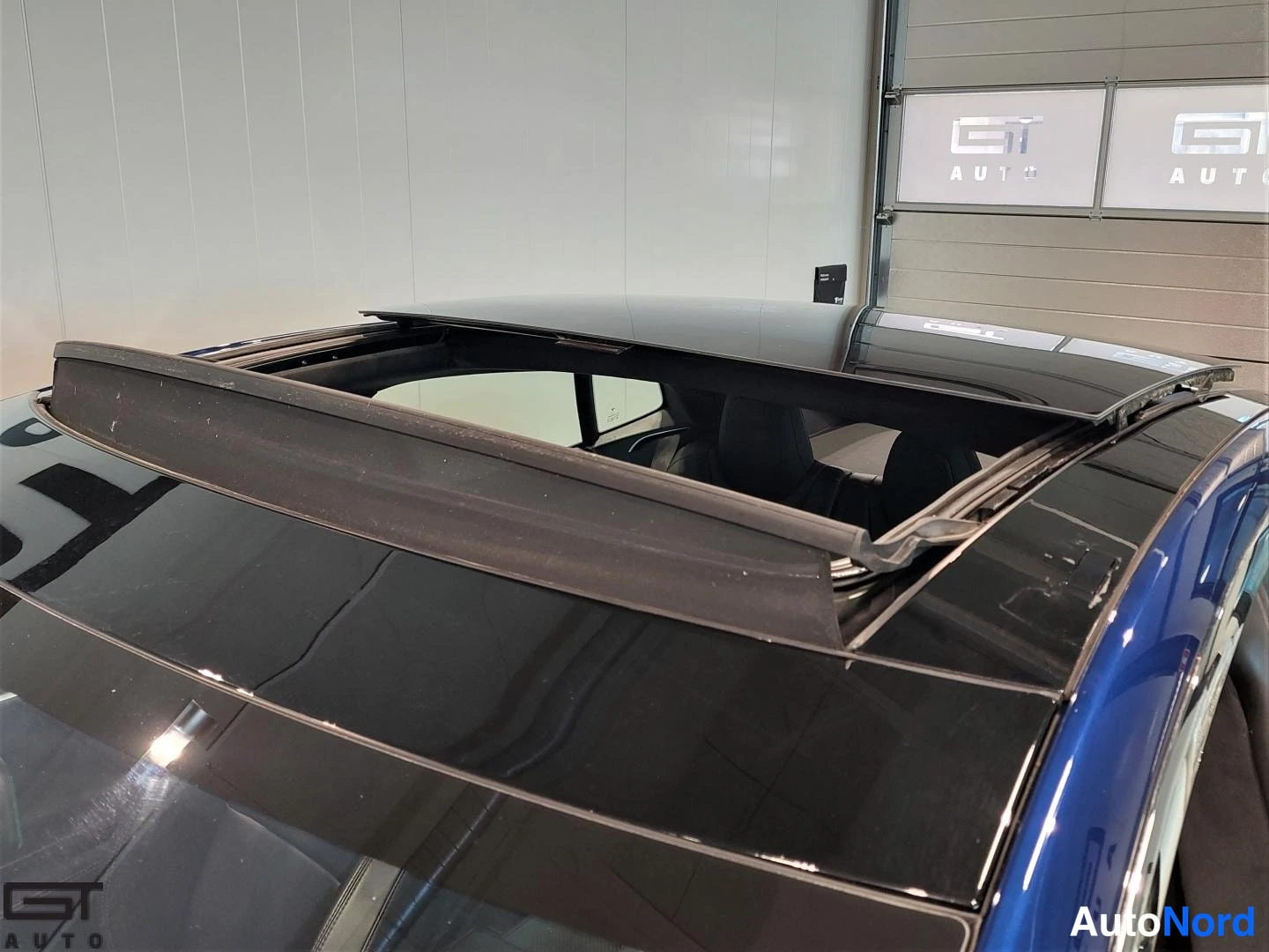 Sininen Tesla Model S 2018, yksityiskohta, kuva 16