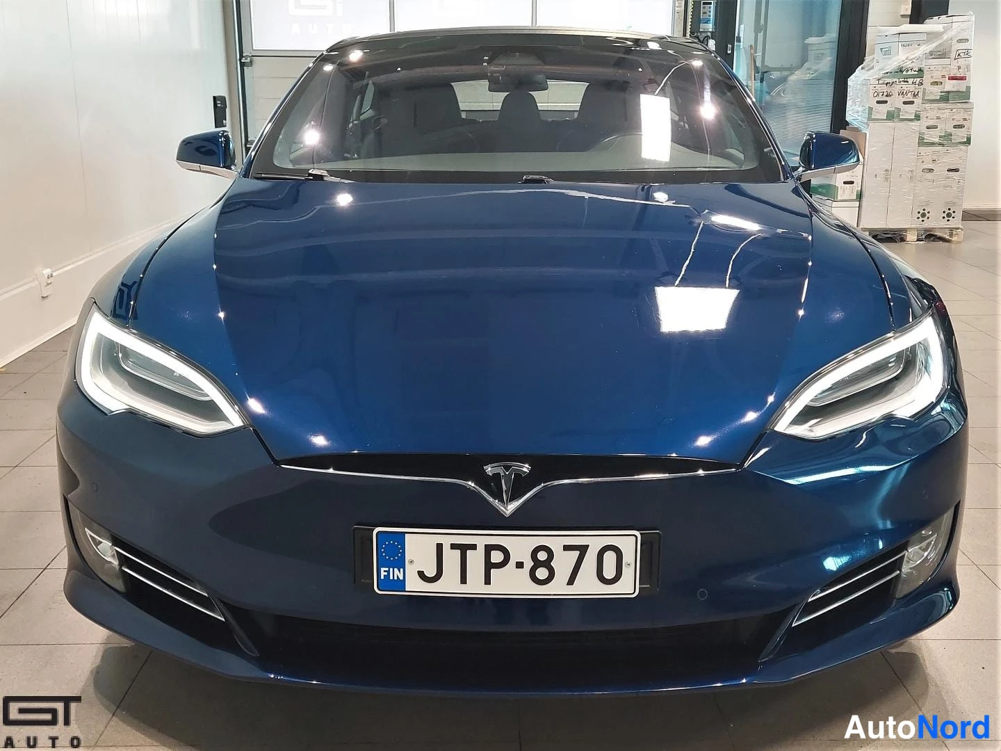 Sininen Tesla Model S 2018, edestä, kuva 3