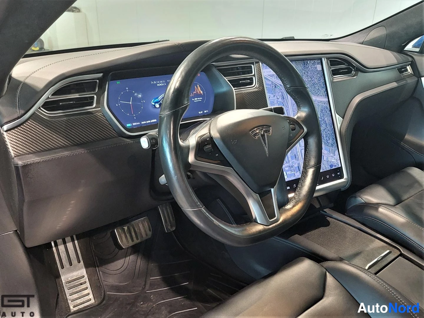 Sininen Tesla Model S 2018, ohjaamo, kuva 7