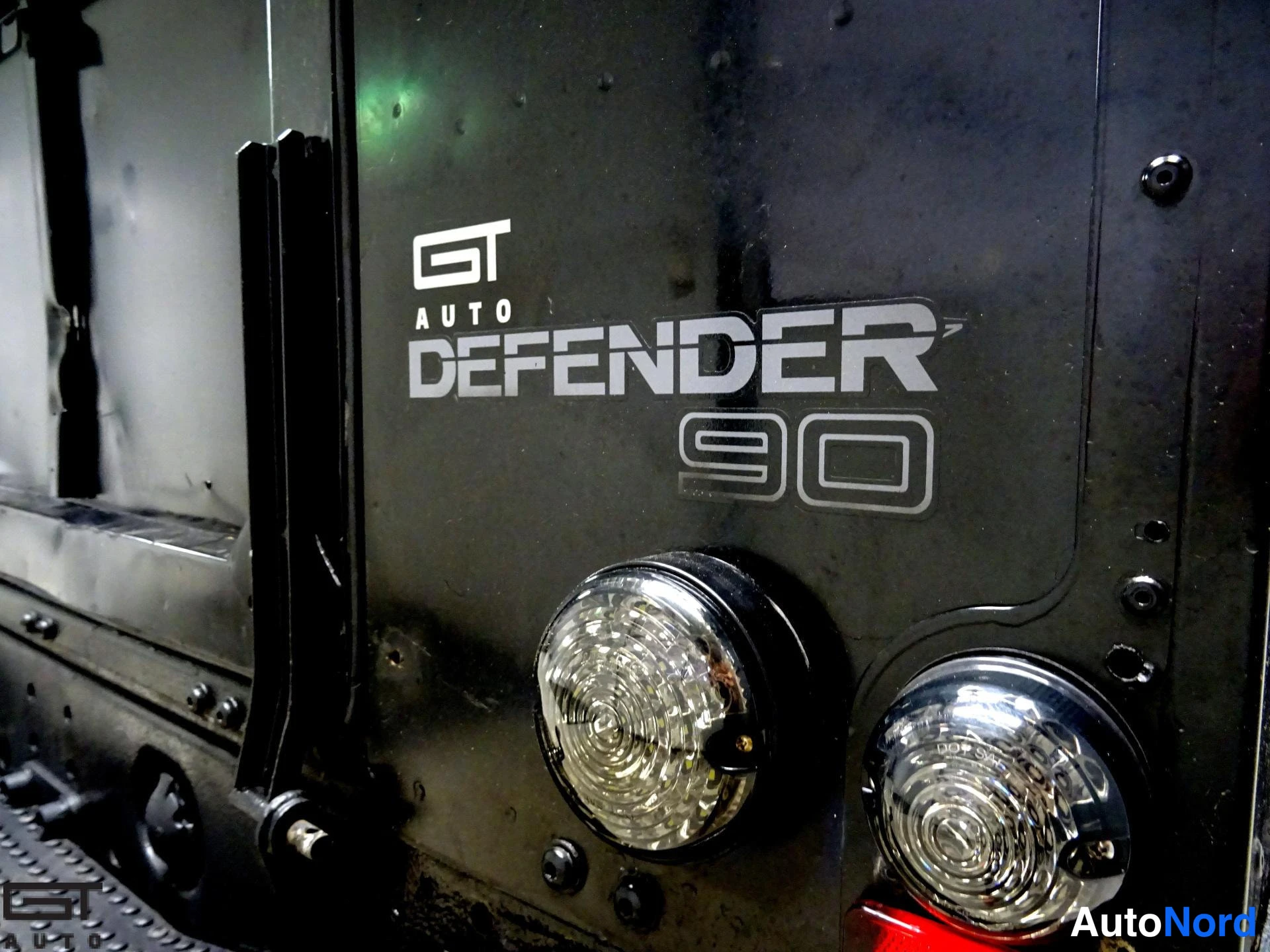 Musta Land Rover Defender 2003, yksityiskohta, kuva 25