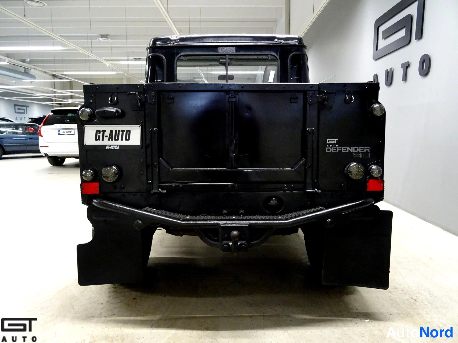 Musta Land Rover Defender 2003, takaa, kuva 13