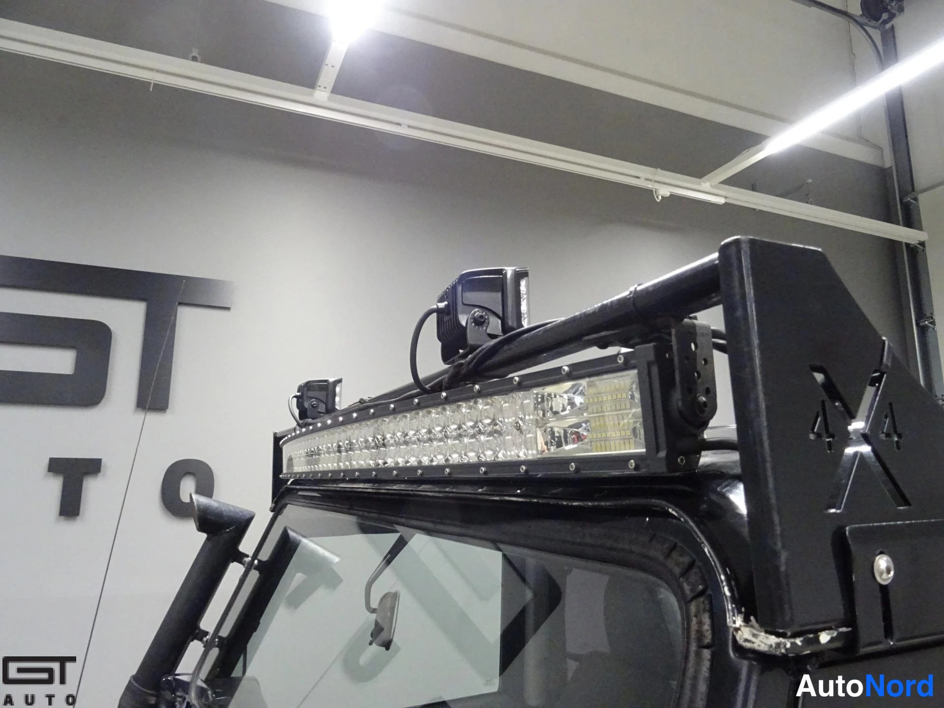 Musta Land Rover Defender 2003, yksityiskohta, kuva 31