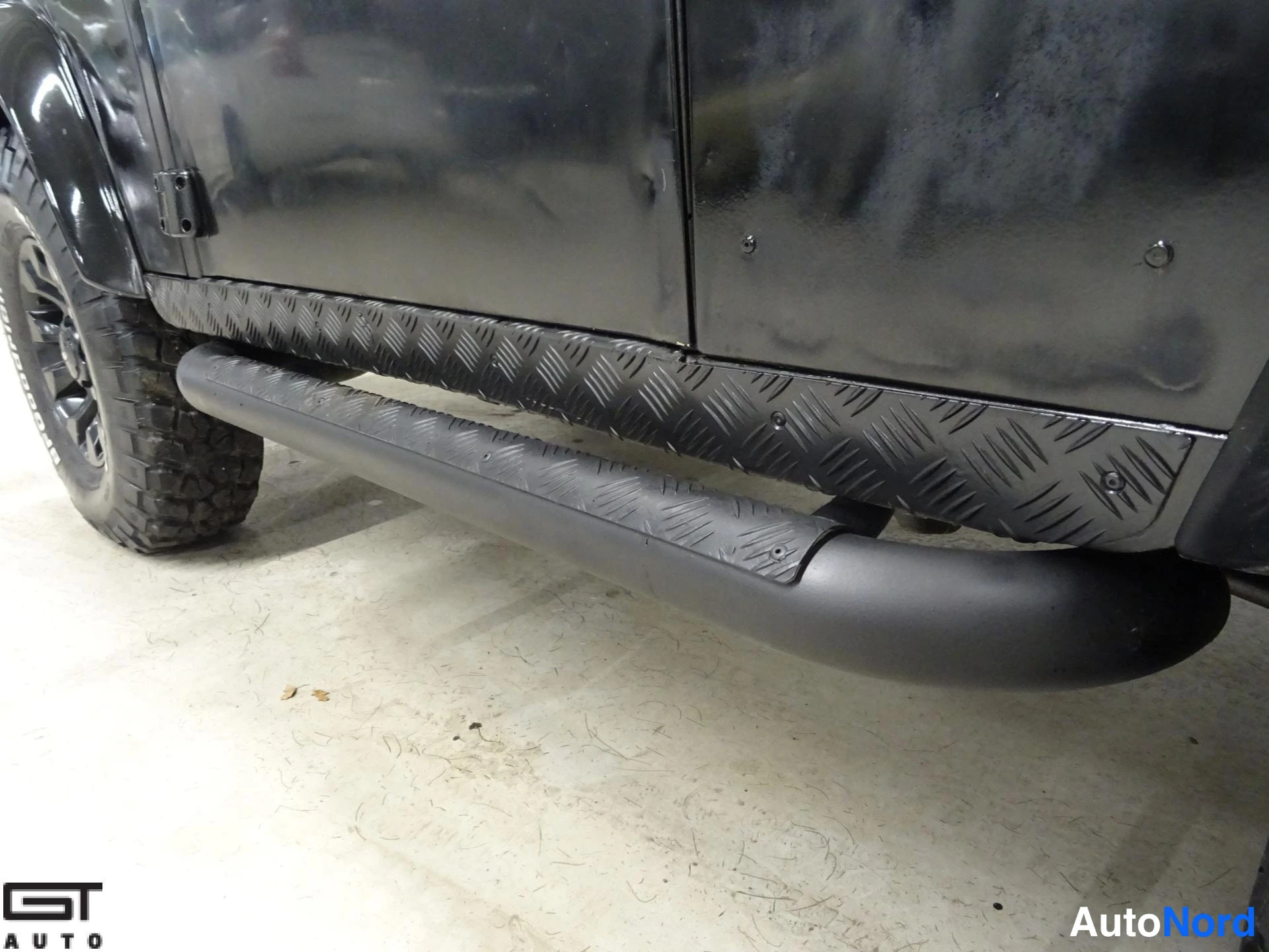 Musta Land Rover Defender 2003, yksityiskohta, kuva 32
