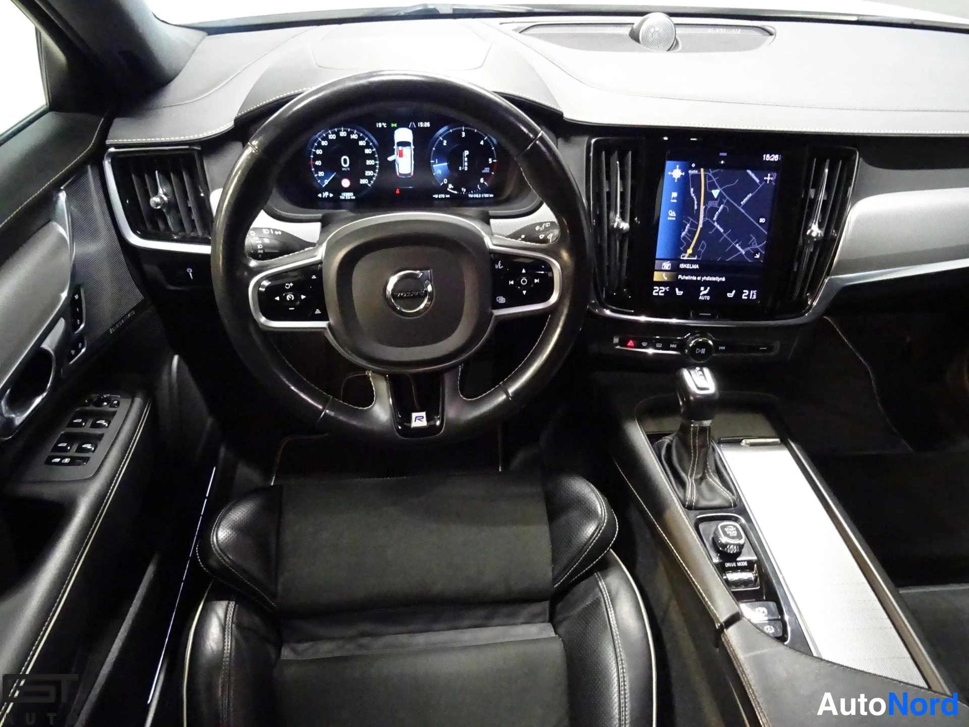Valkoinen Volvo V90 2020, ohjaamo, kuva 11