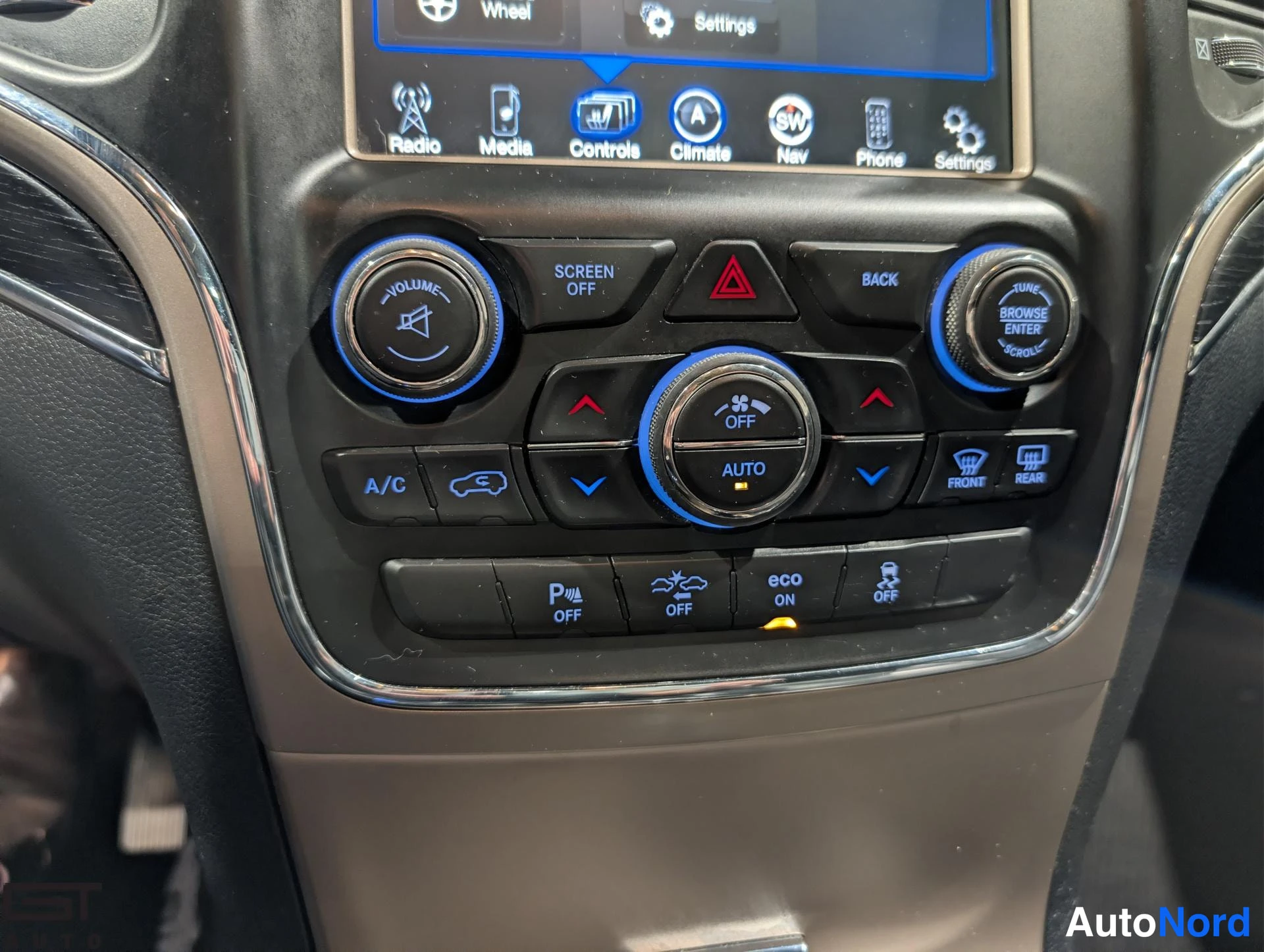 Musta Jeep Grand Cherokee 2015, yksityiskohta, kuva 27