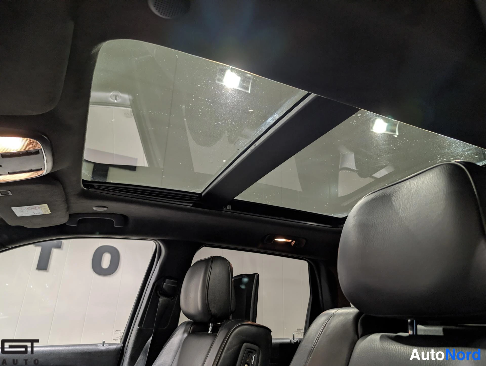 Musta Jeep Grand Cherokee 2015, yksityiskohta, kuva 34