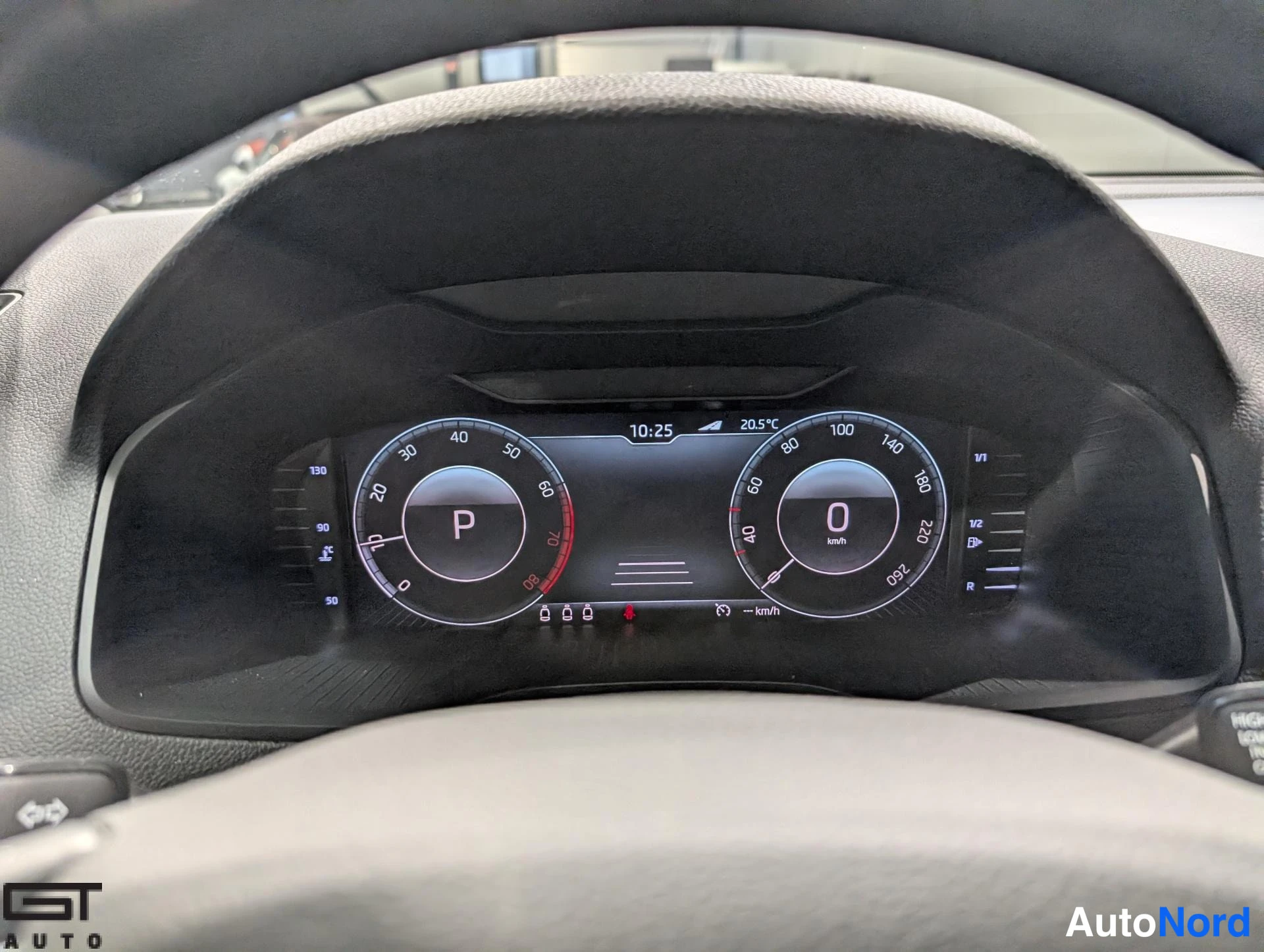 Harmaa Skoda Karoq 2020, yksityiskohta, kuva 24