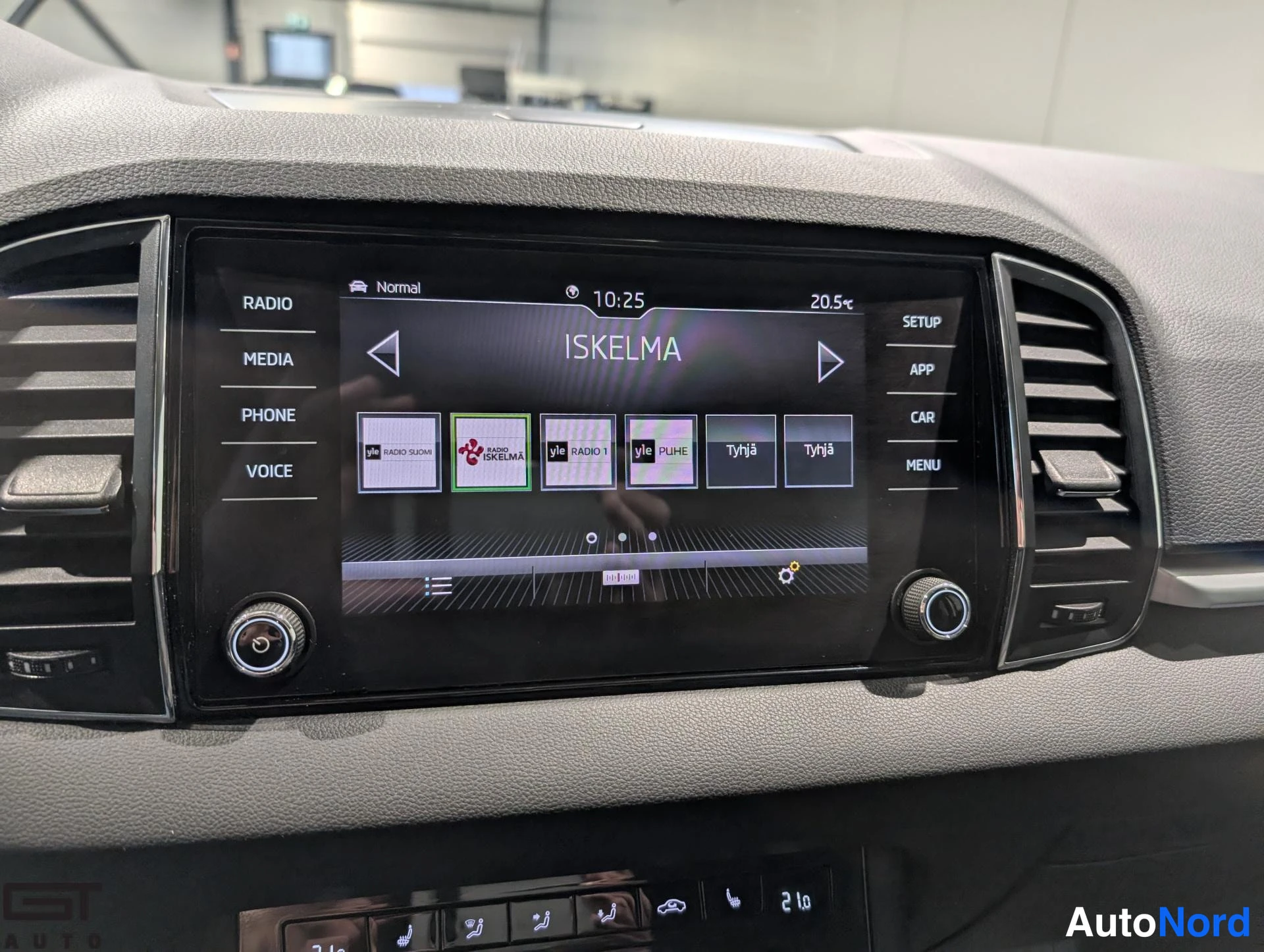 Harmaa Skoda Karoq 2020, yksityiskohta, kuva 26