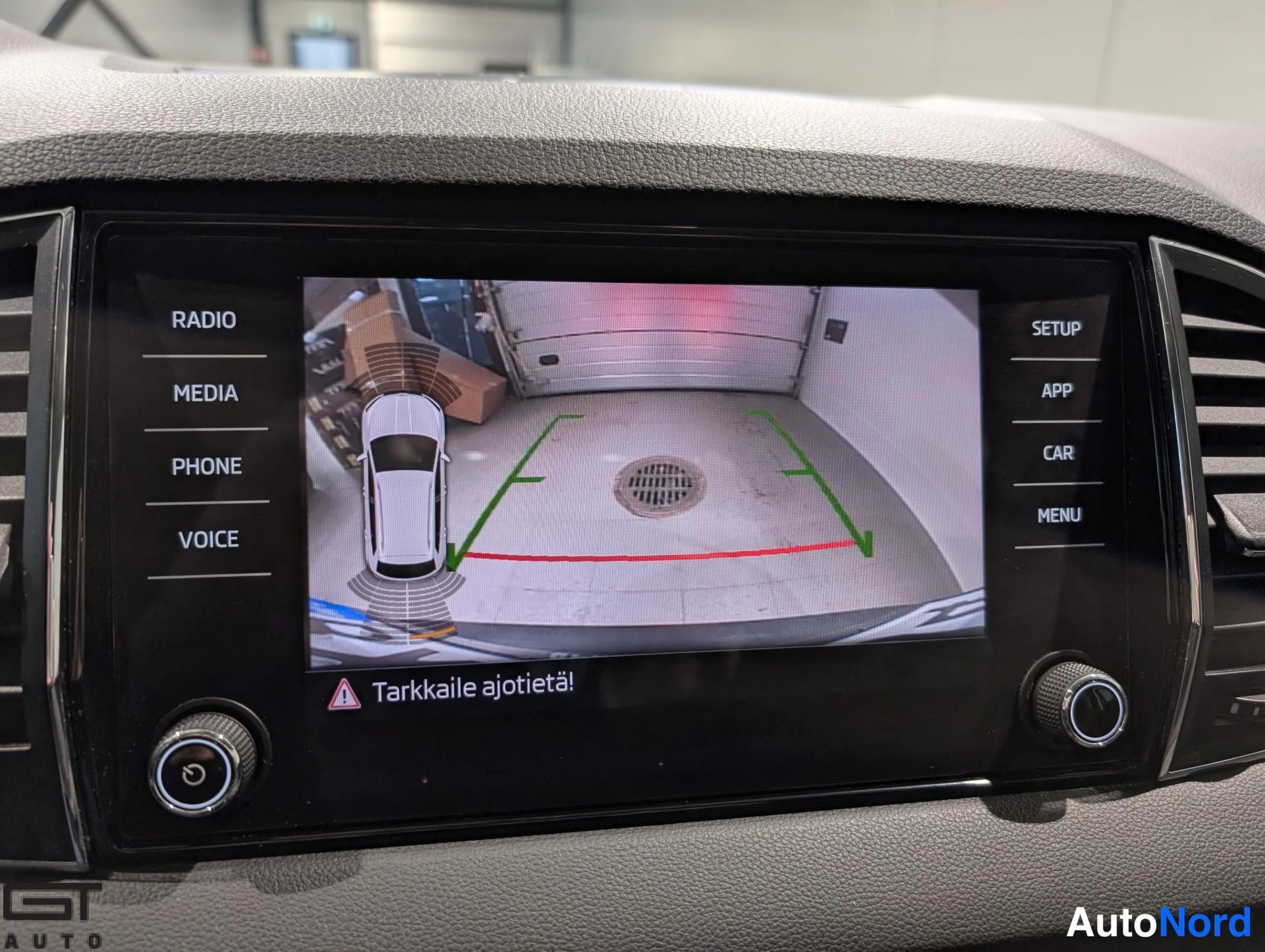 Harmaa Skoda Karoq 2020, yksityiskohta, kuva 21