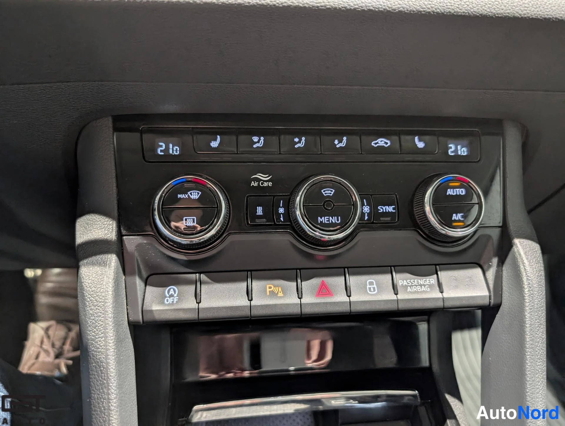 Harmaa Skoda Karoq 2020, yksityiskohta, kuva 22