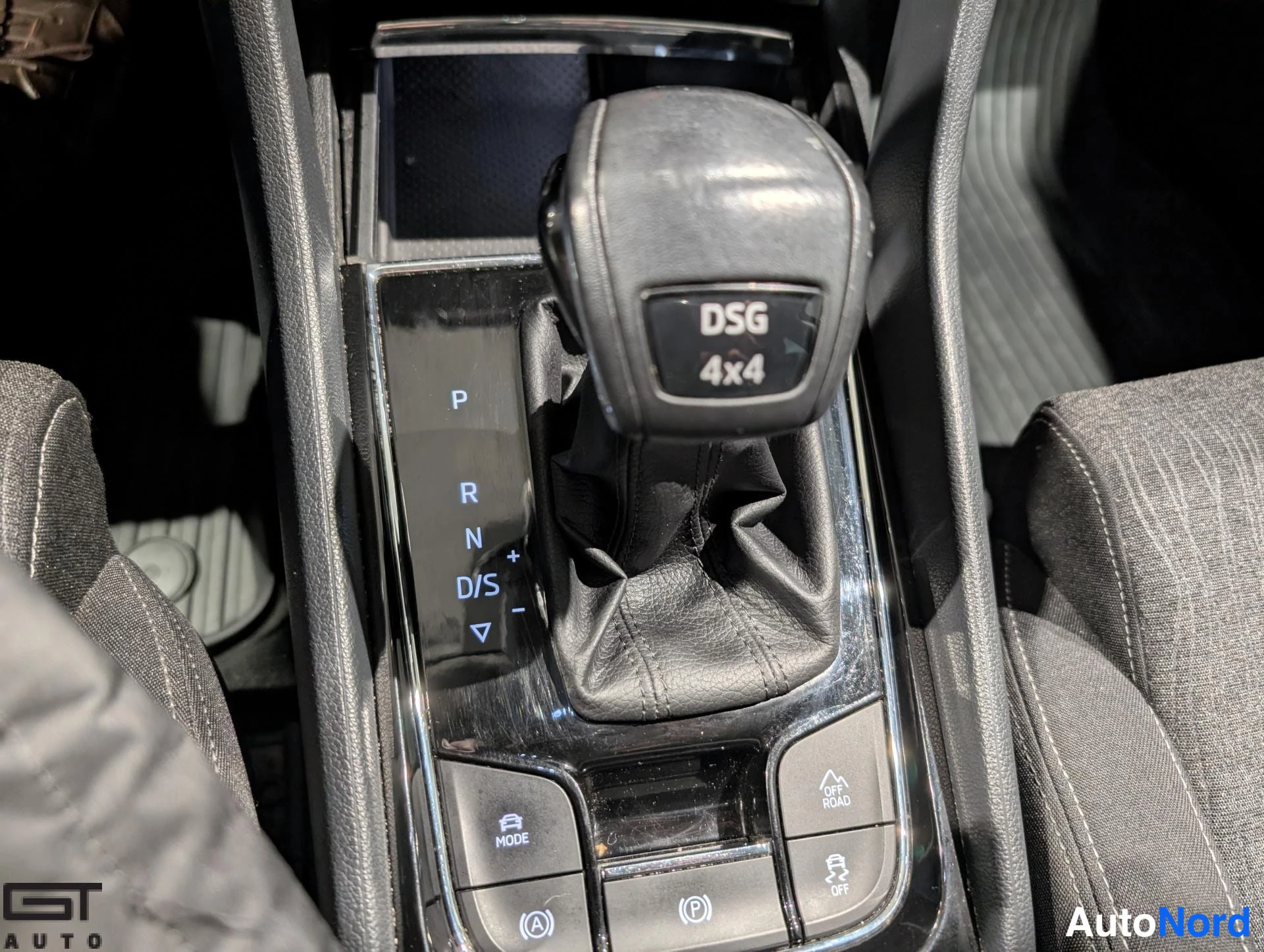 Harmaa Skoda Karoq 2020, yksityiskohta, kuva 23