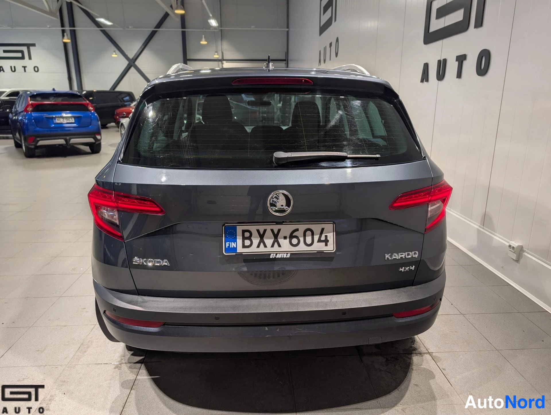 Harmaa Skoda Karoq 2020, takaa, kuva 9