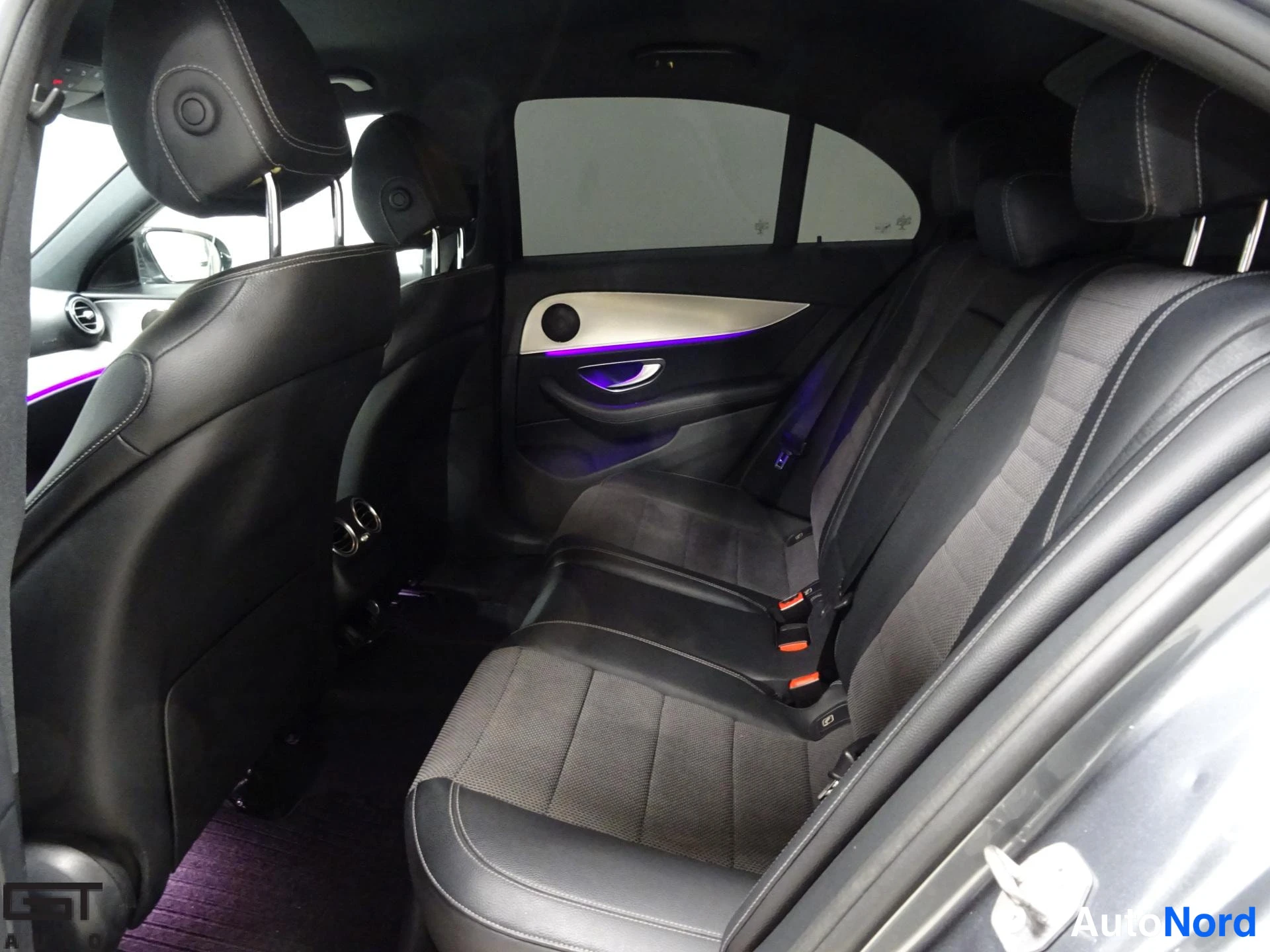 Harmaa Mercedes-Benz E 2016, takaistuimet, kuva 19