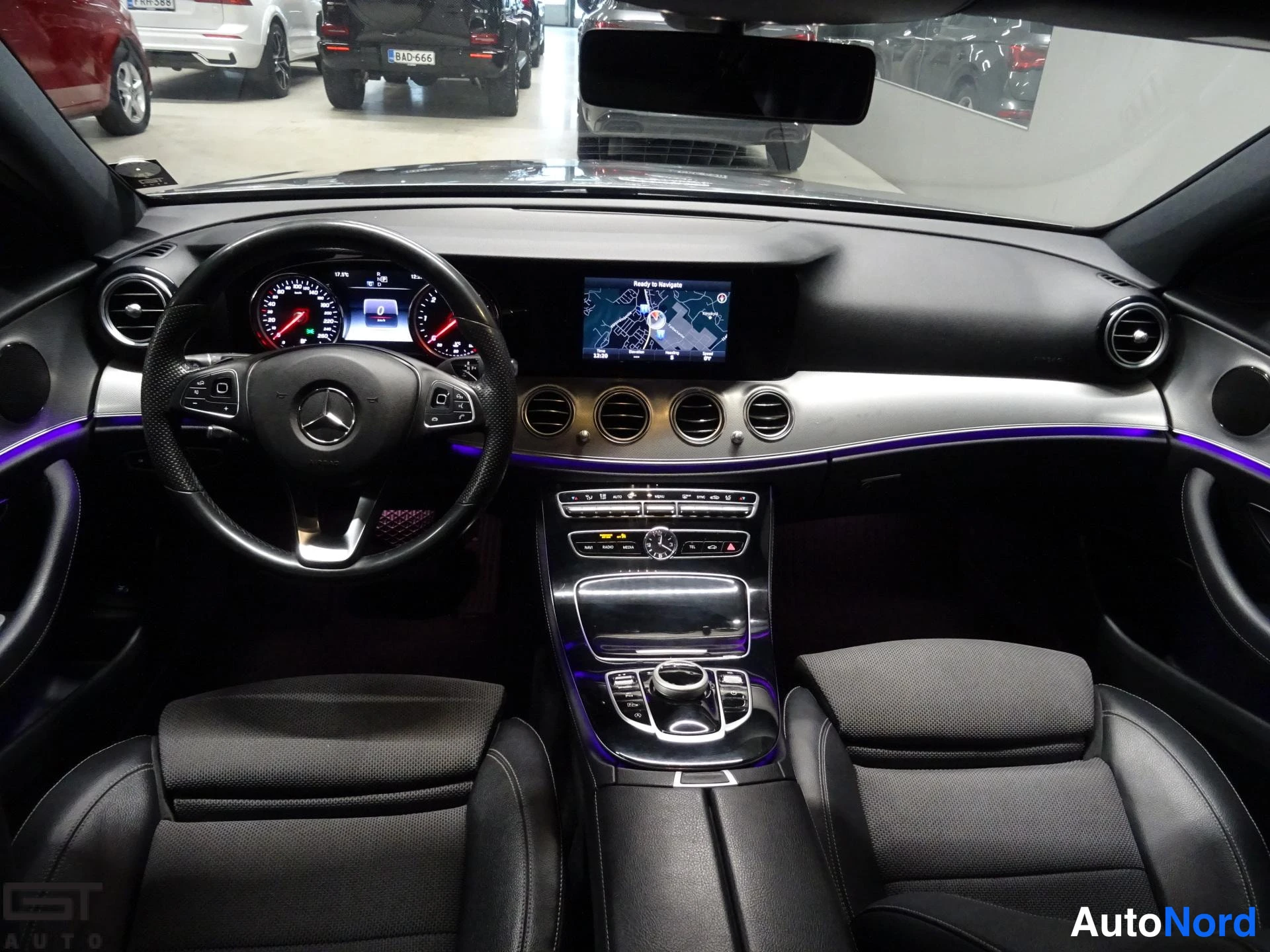 Harmaa Mercedes-Benz E 2016, ohjaamo, kuva 13