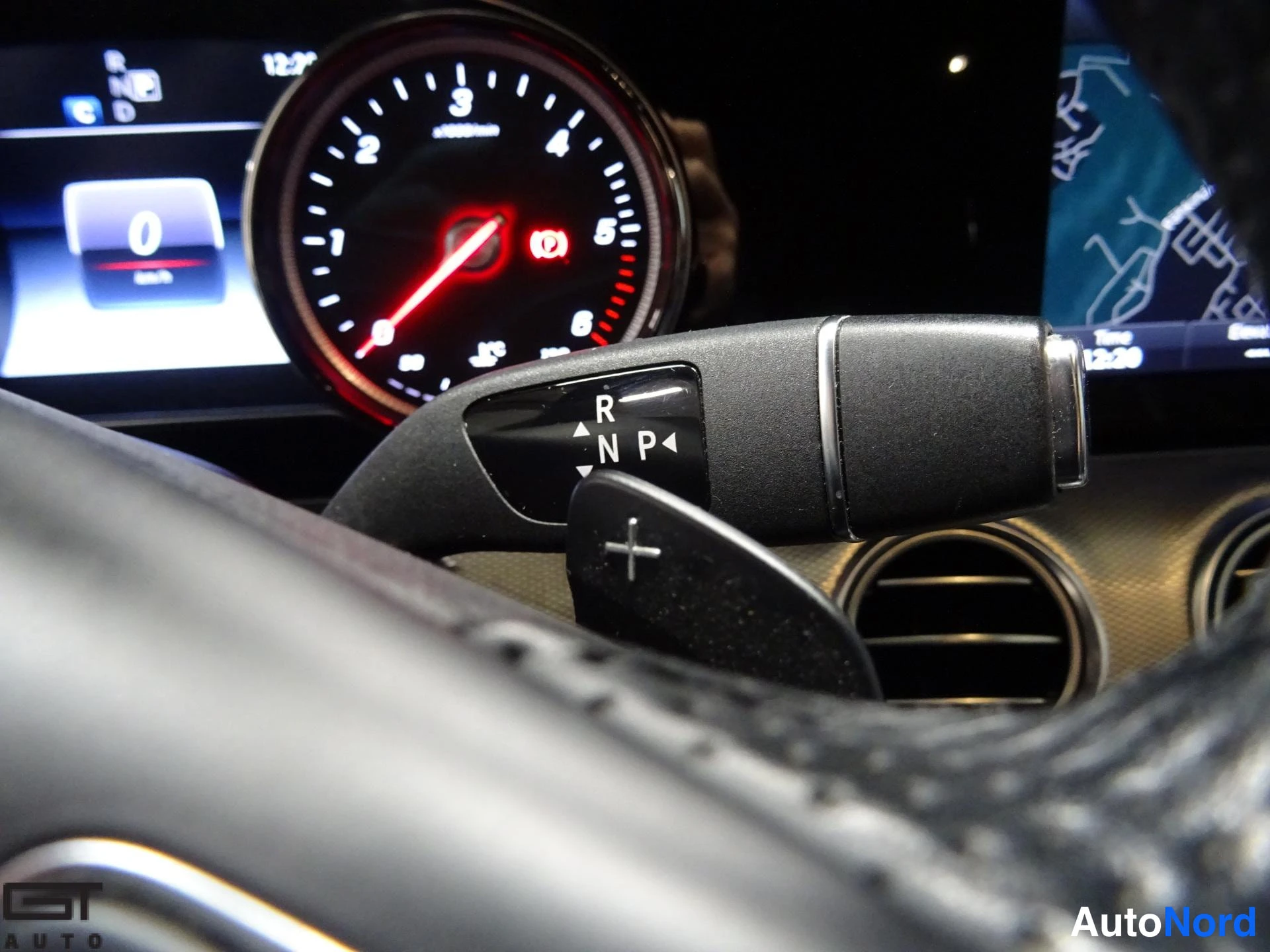Harmaa Mercedes-Benz E 2016, yksityiskohta, kuva 26