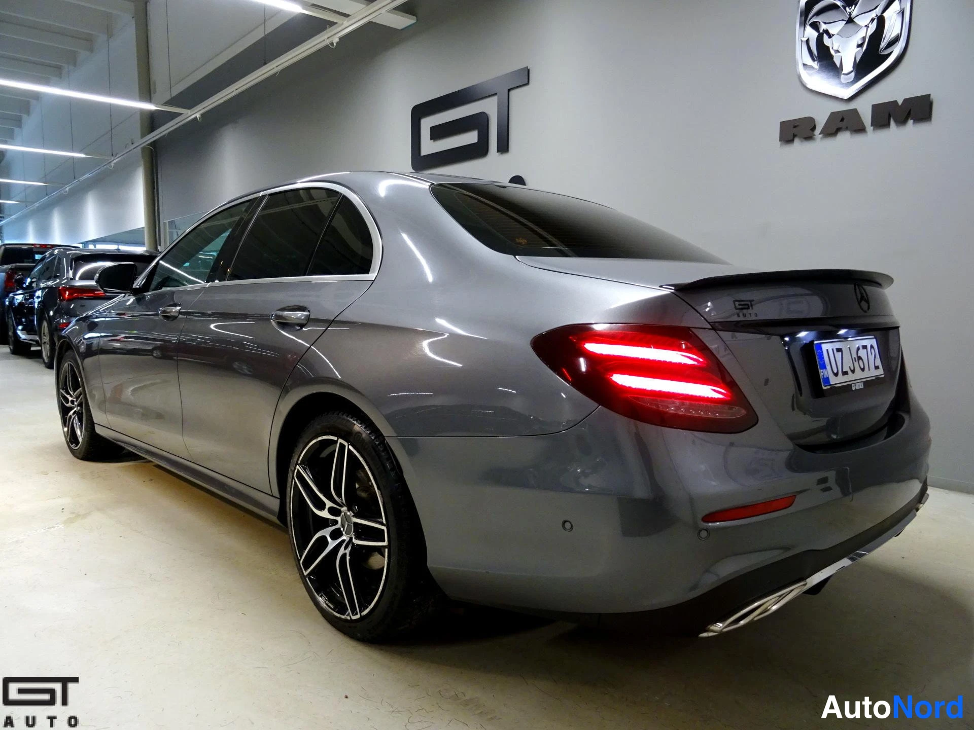 Harmaa Mercedes-Benz E 2016, takaviisto, kuva 8