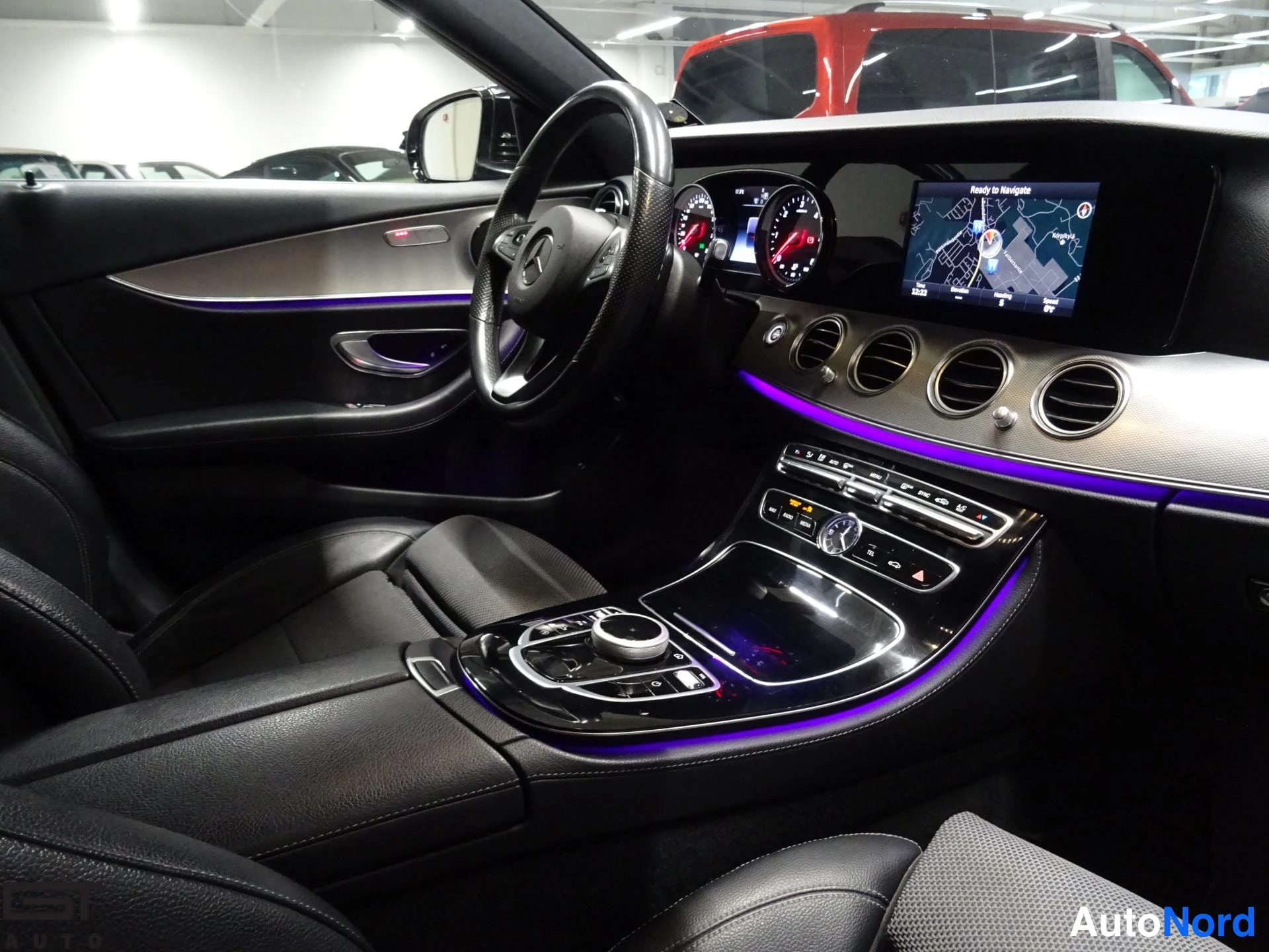 Harmaa Mercedes-Benz E 2016, ohjaamo, kuva 15
