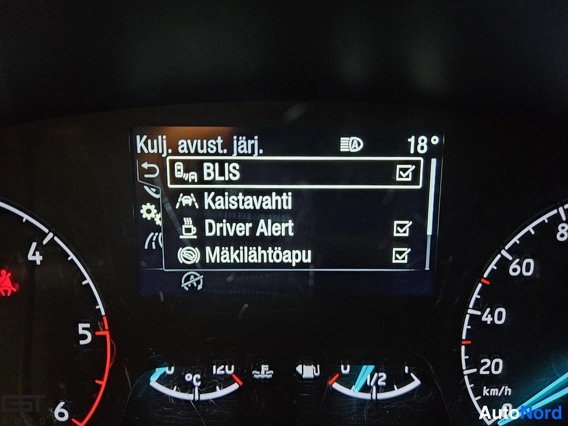 Valkoinen Ford Transit 2022, yksityiskohta, kuva 21