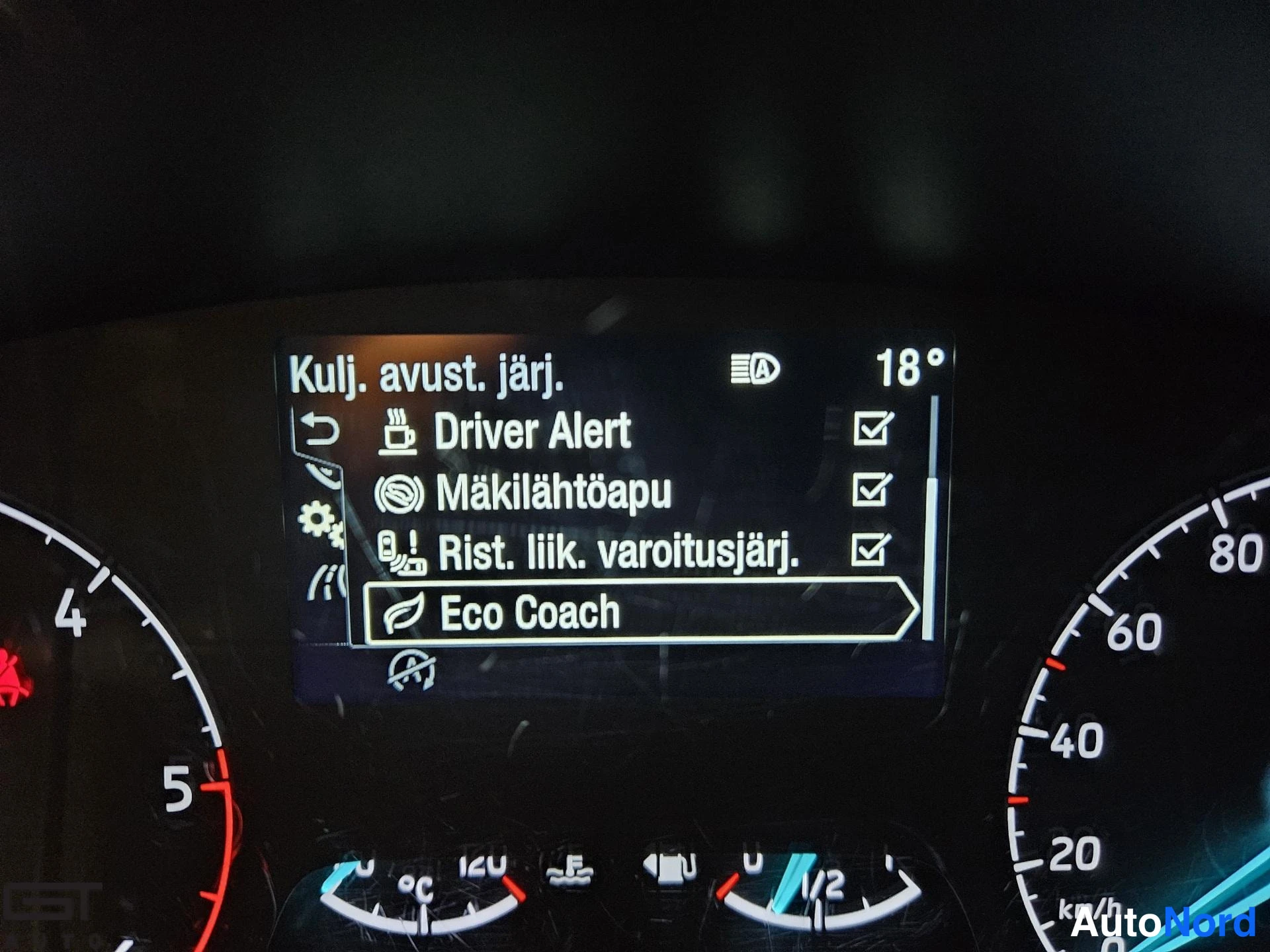 Valkoinen Ford Transit 2022, yksityiskohta, kuva 22