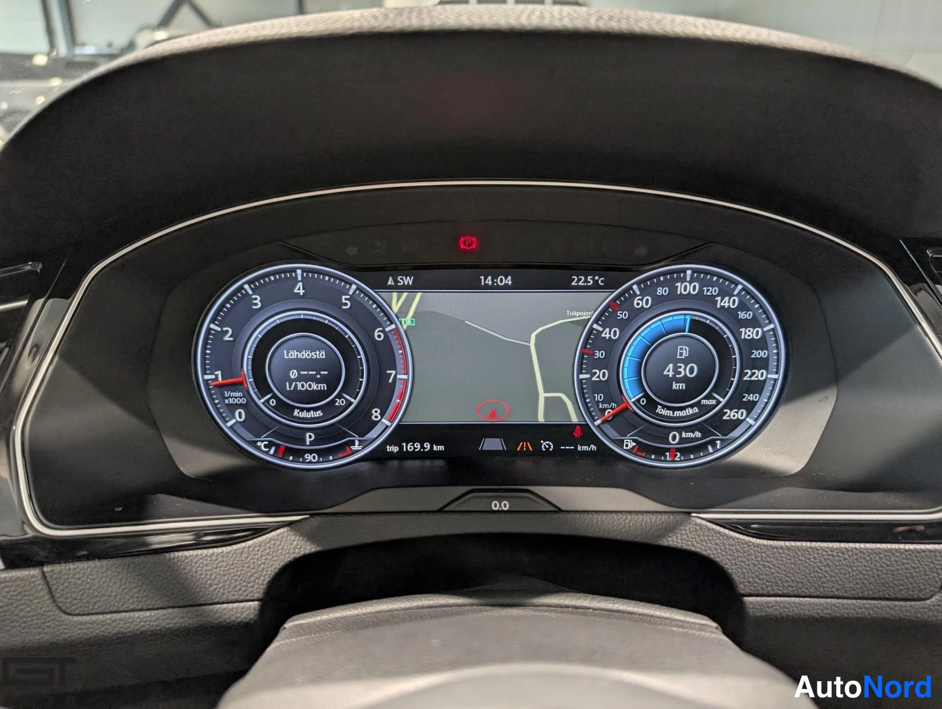 Valkoinen Volkswagen Passat 2016, yksityiskohta, kuva 19