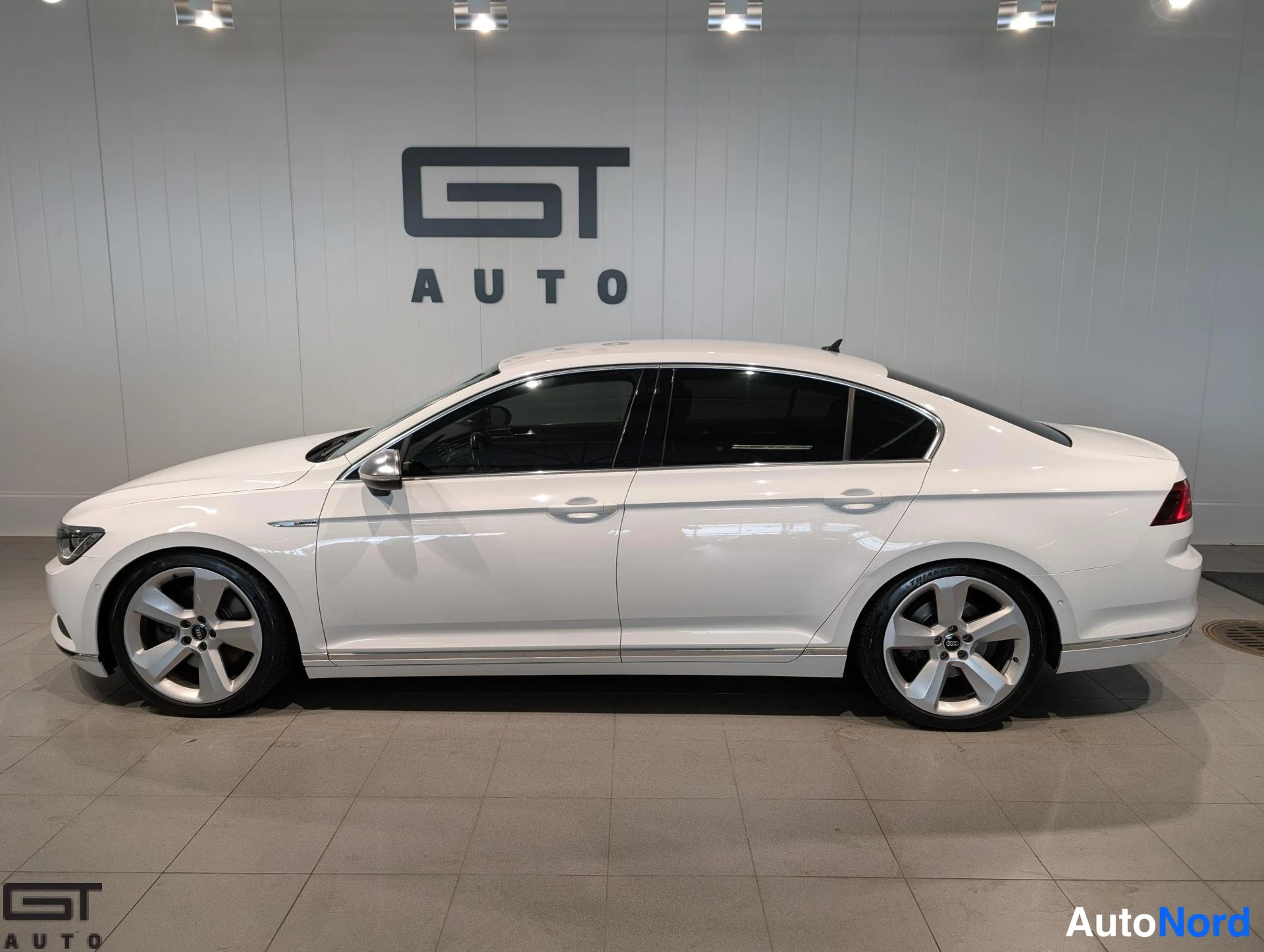 Valkoinen Volkswagen Passat 2016, sivulta, kuva 6