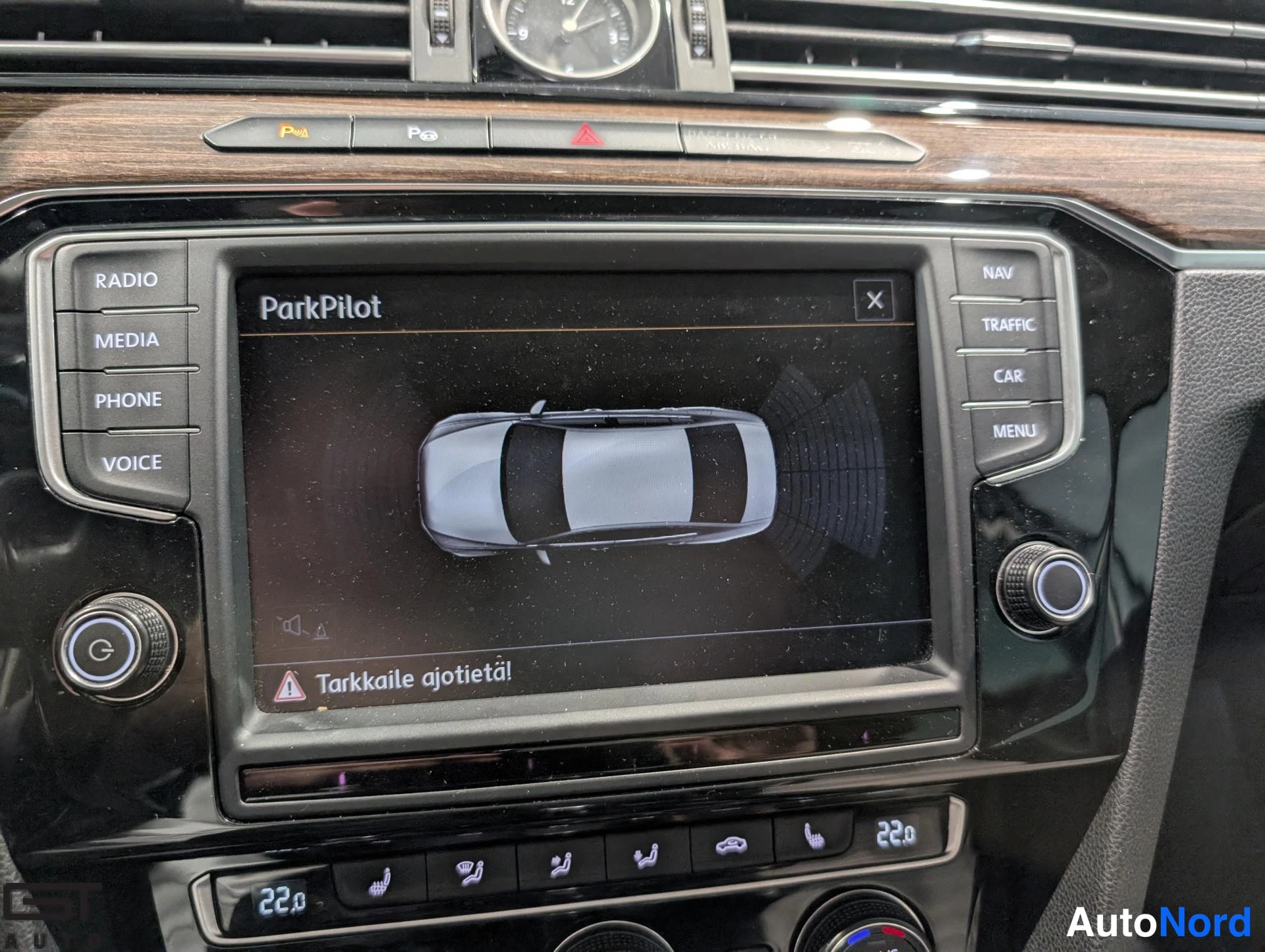 Valkoinen Volkswagen Passat 2016, yksityiskohta, kuva 21