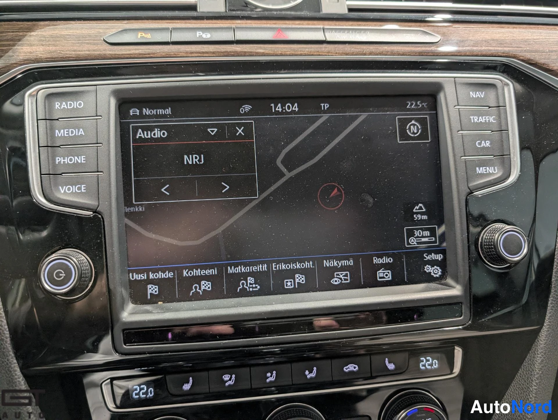 Valkoinen Volkswagen Passat 2016, yksityiskohta, kuva 22