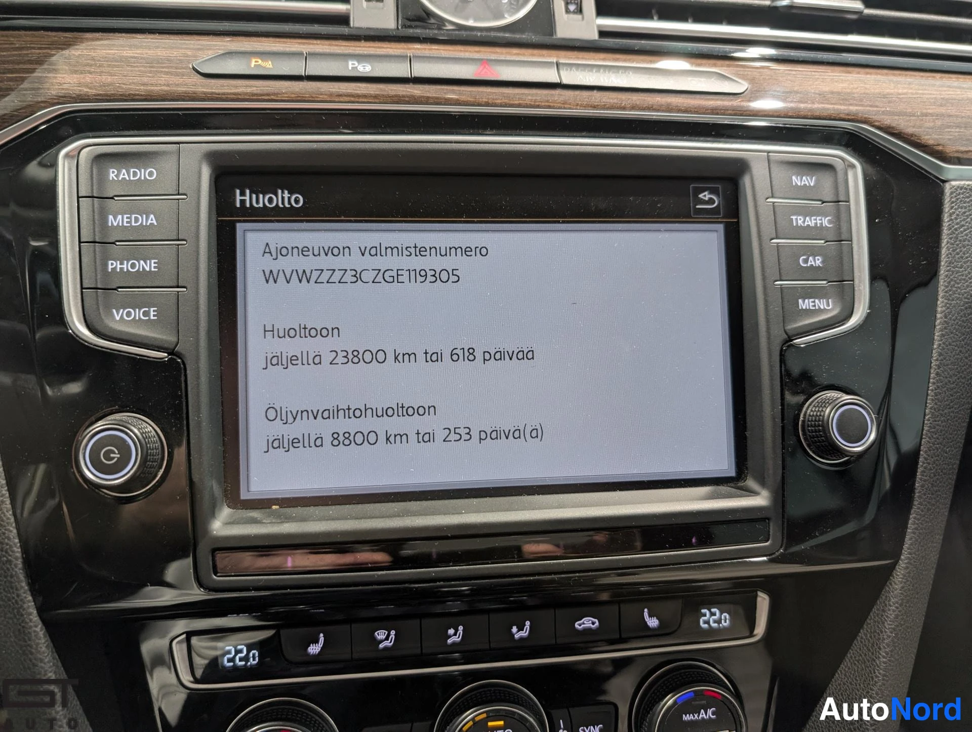 Valkoinen Volkswagen Passat 2016, yksityiskohta, kuva 23
