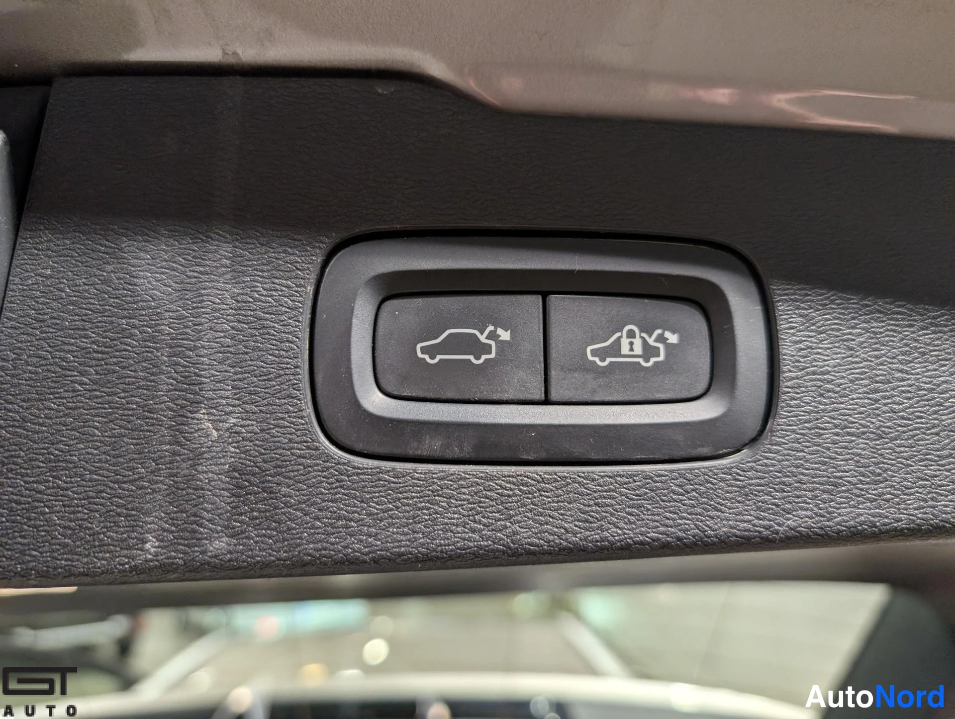 Harmaa Volvo V60 2020, yksityiskohta, kuva 26