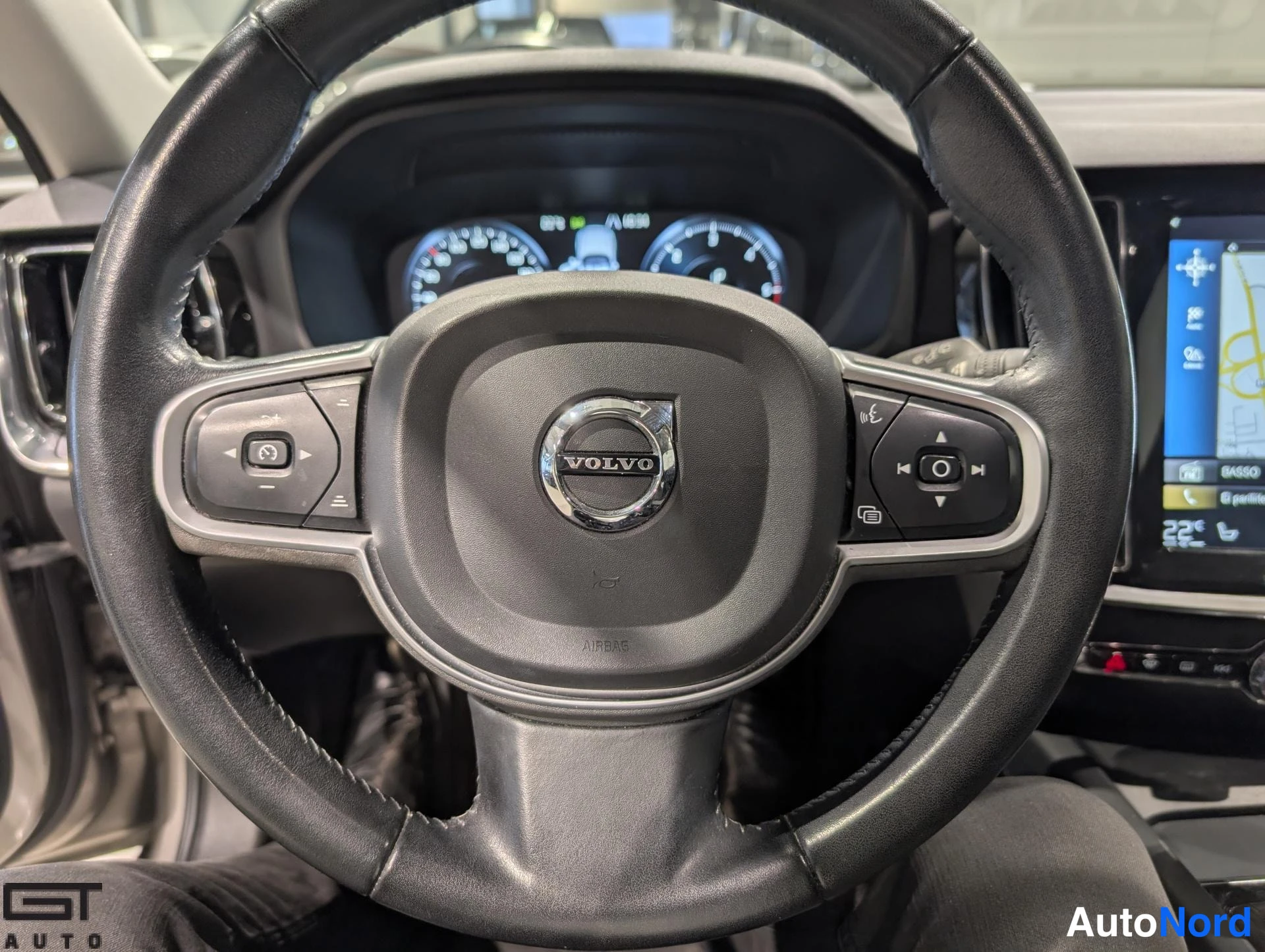 Harmaa Volvo V60 2020, yksityiskohta, kuva 27