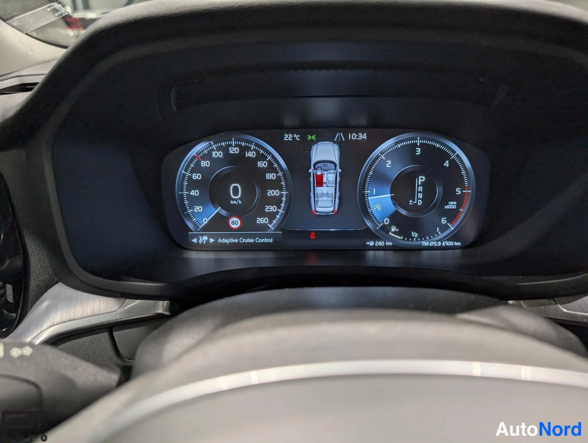 Harmaa Volvo V60 2020, yksityiskohta, kuva 16