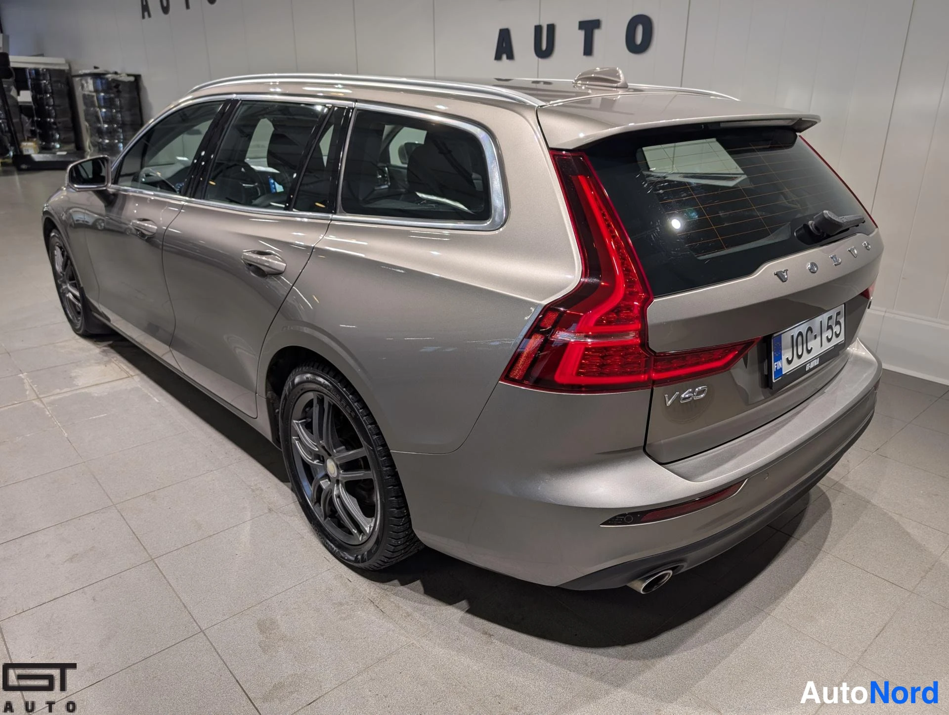 Harmaa Volvo V60 2020, takaviisto, kuva 6