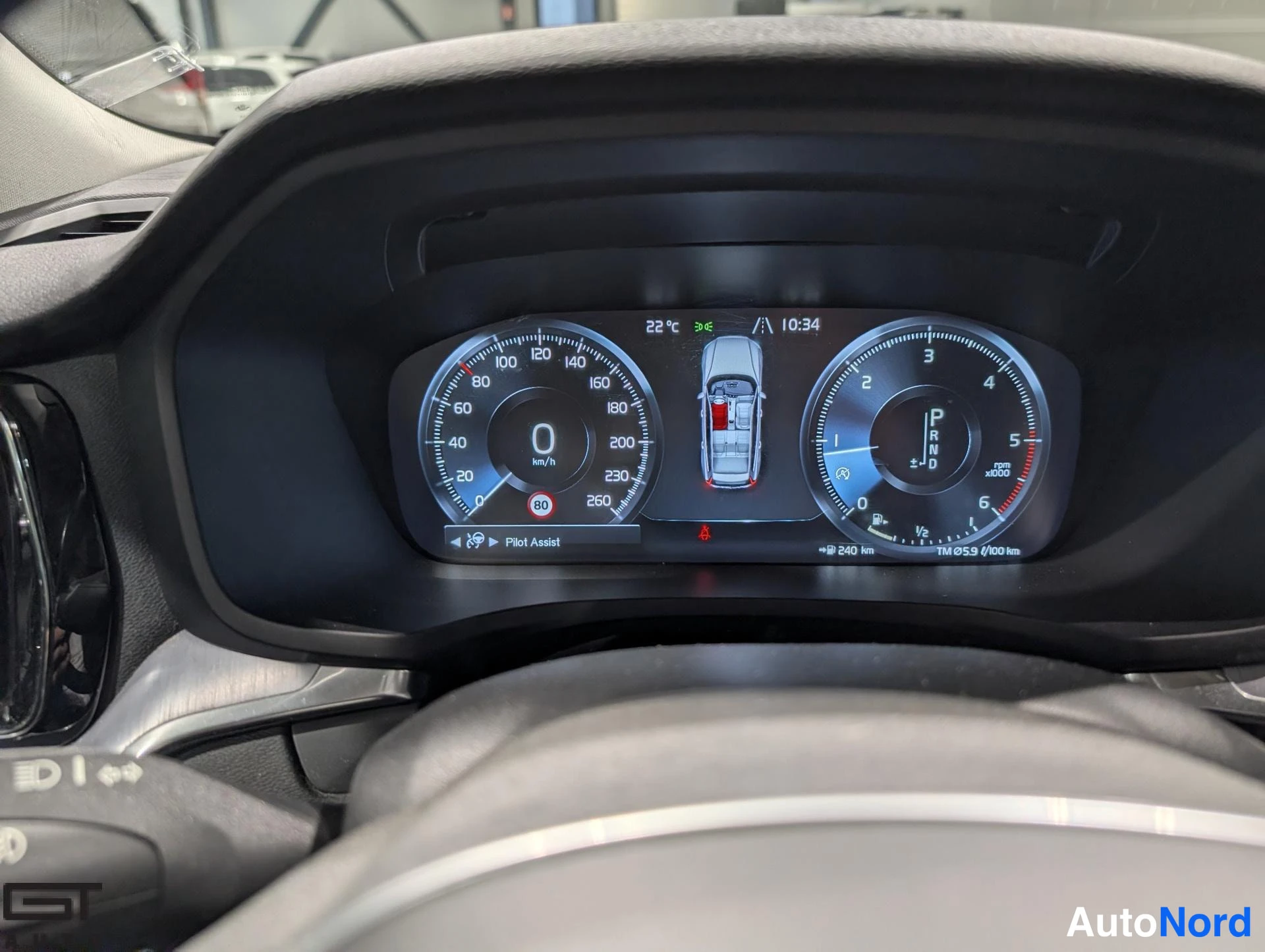 Harmaa Volvo V60 2020, yksityiskohta, kuva 17