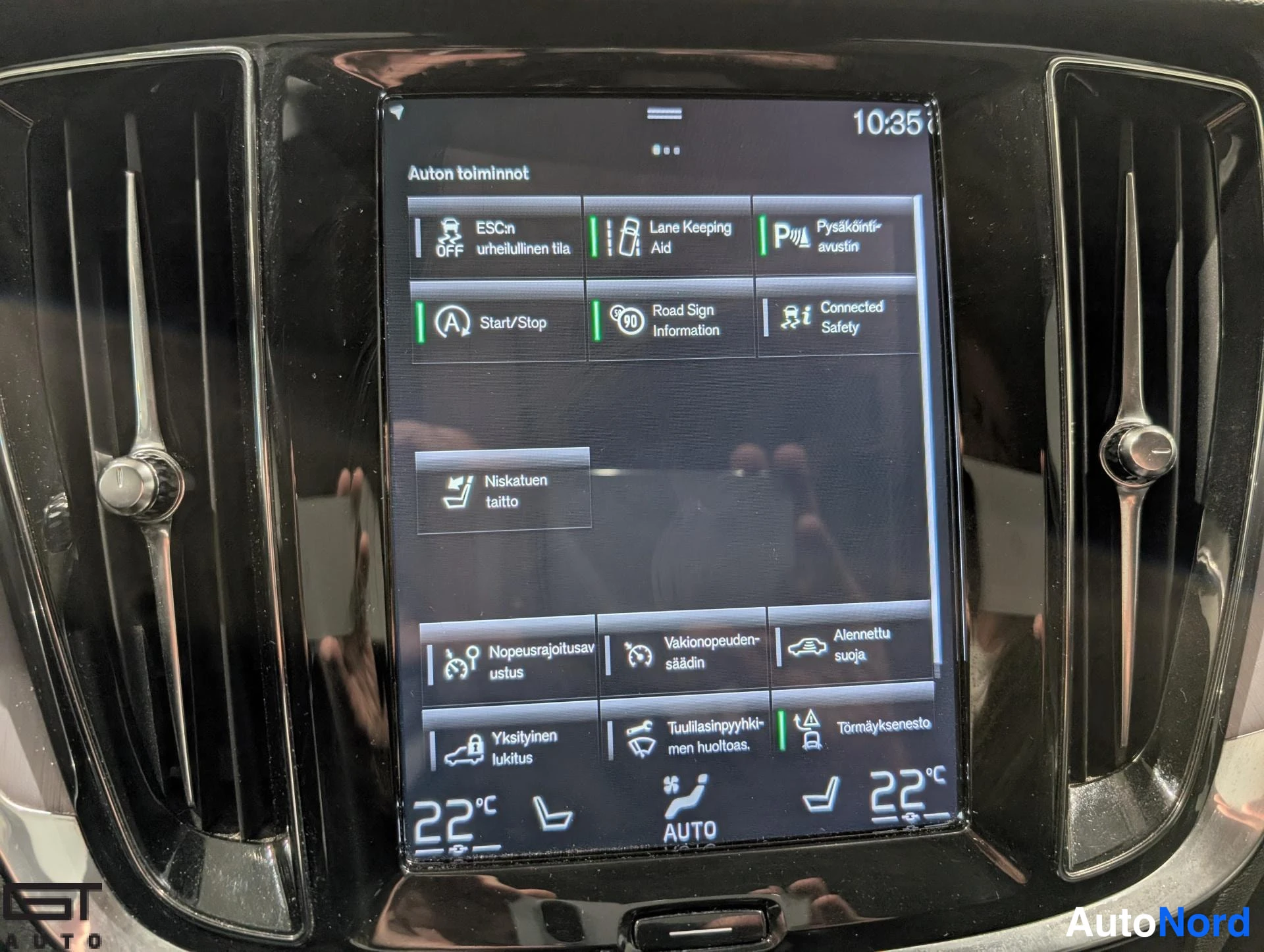Harmaa Volvo V60 2020, yksityiskohta, kuva 19