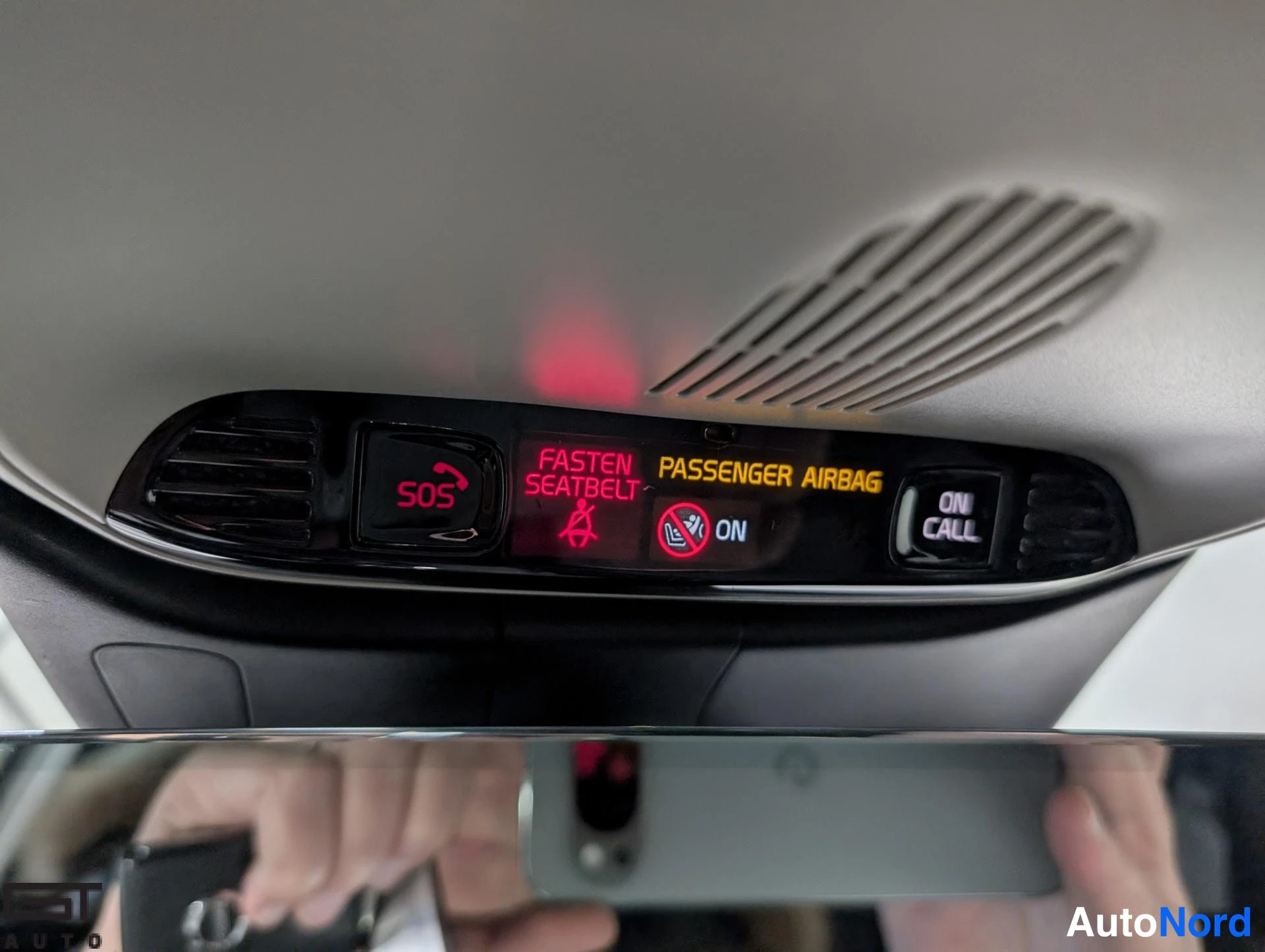 Harmaa Volvo V60 2020, yksityiskohta, kuva 23