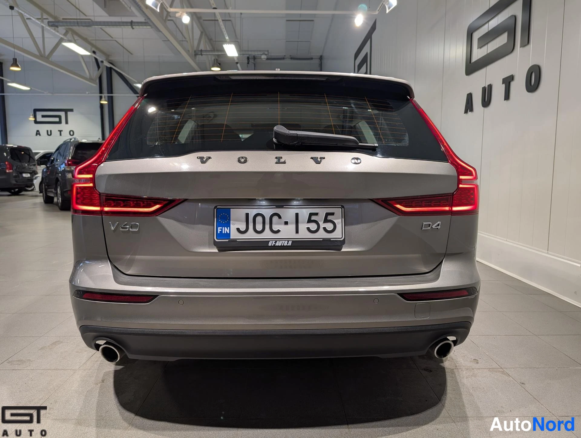 Harmaa Volvo V60 2020, takaa, kuva 8