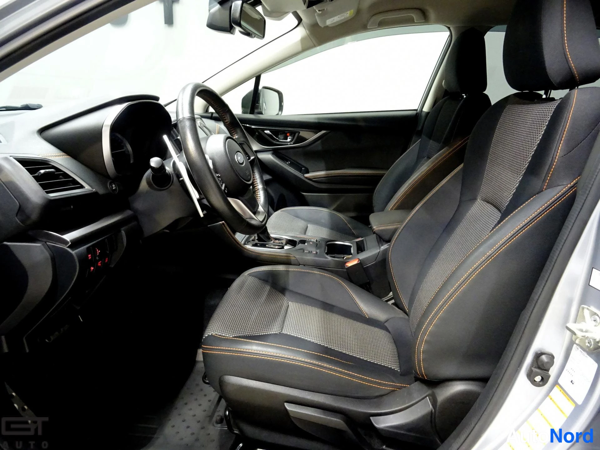 Hopea Subaru XV 2020, etuistuimet, kuva 15