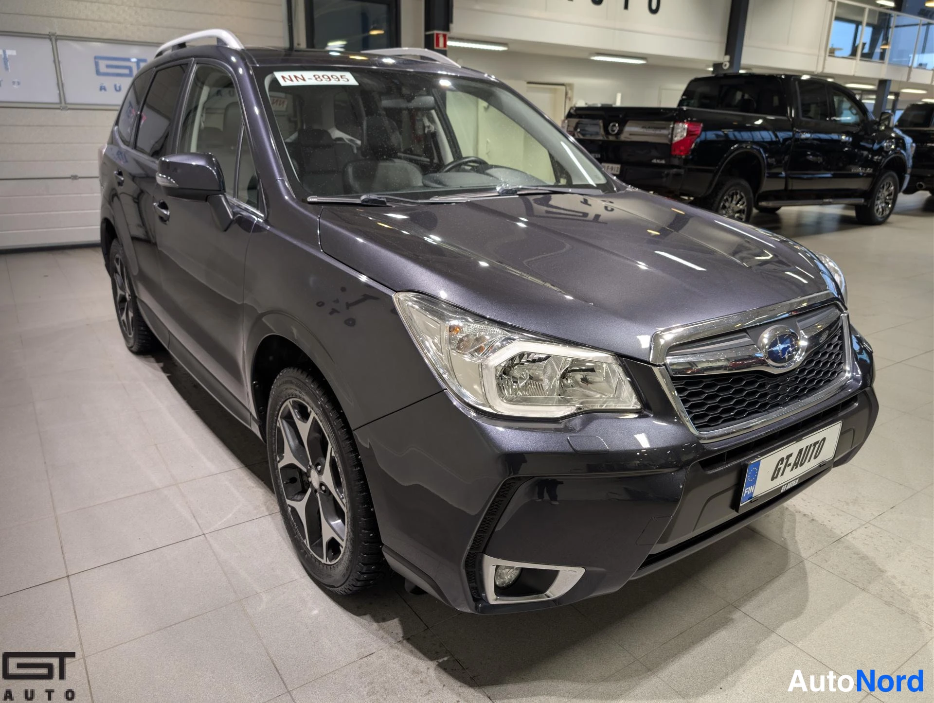 Harmaa Subaru Forester 2013, etuviisto, keula oikealle, kuva 3